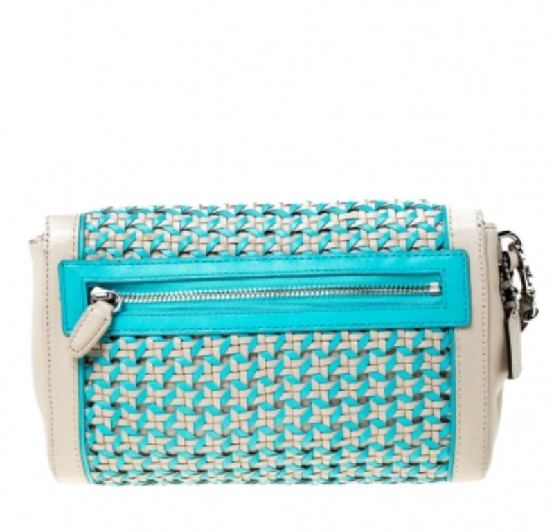 De las mujeres Coach Beige/Blue Caning Leather Flap Wristlet Clutch en venta