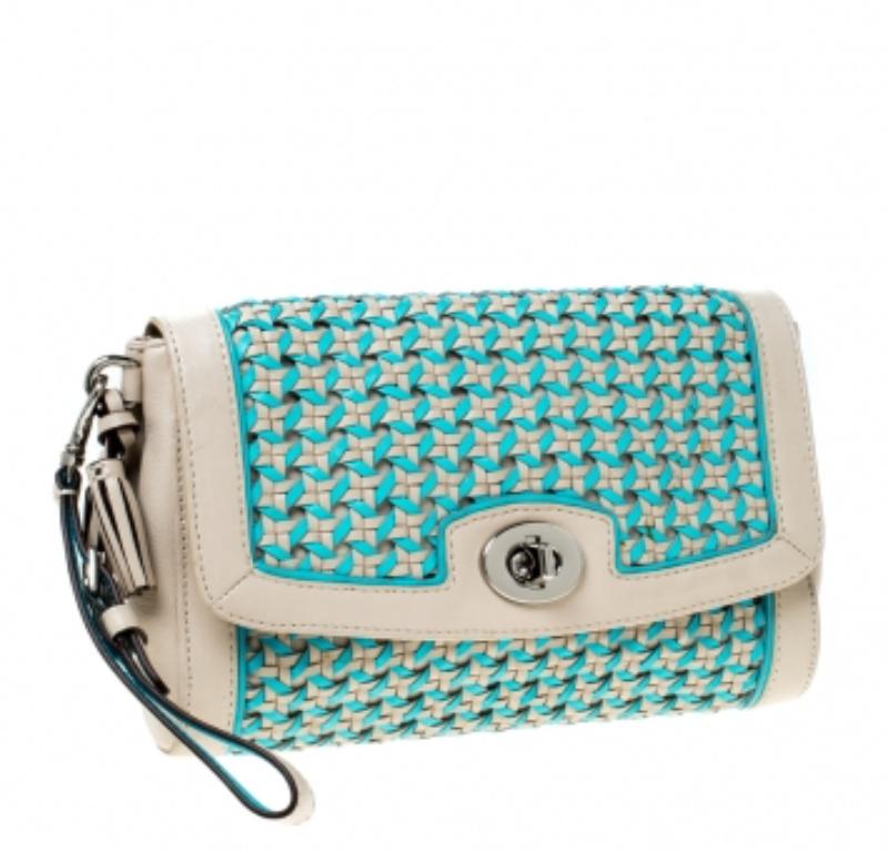 Coach Beige/Blue Caning Leather Flap Wristlet Clutch en venta 2