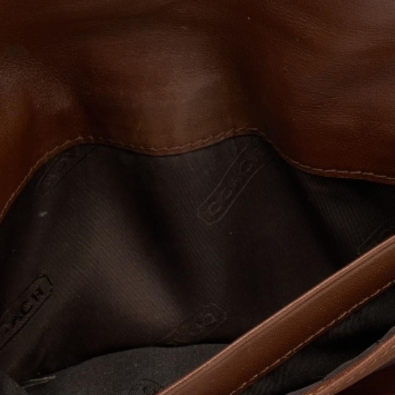 Cartera continental Coach beige/marrón con detalle de hebilla en lona y piel en Bueno estado para la venta en Dubai, Al Qouz 2
