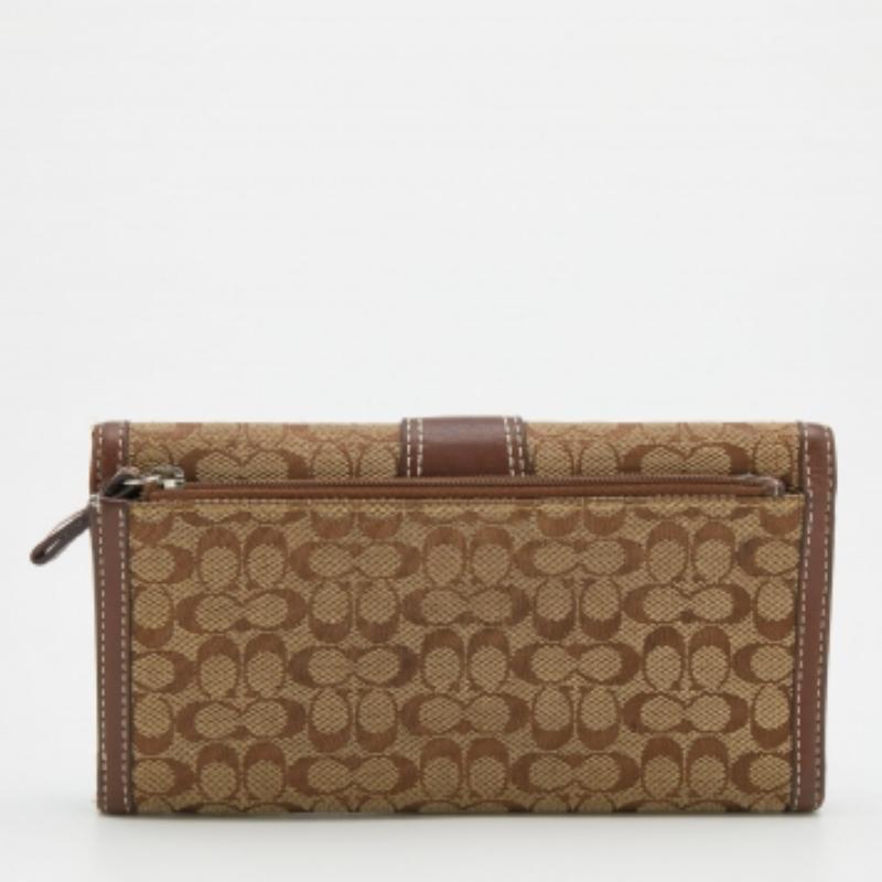 Cartera continental Coach beige/marrón con detalle de hebilla en lona y piel en venta 3