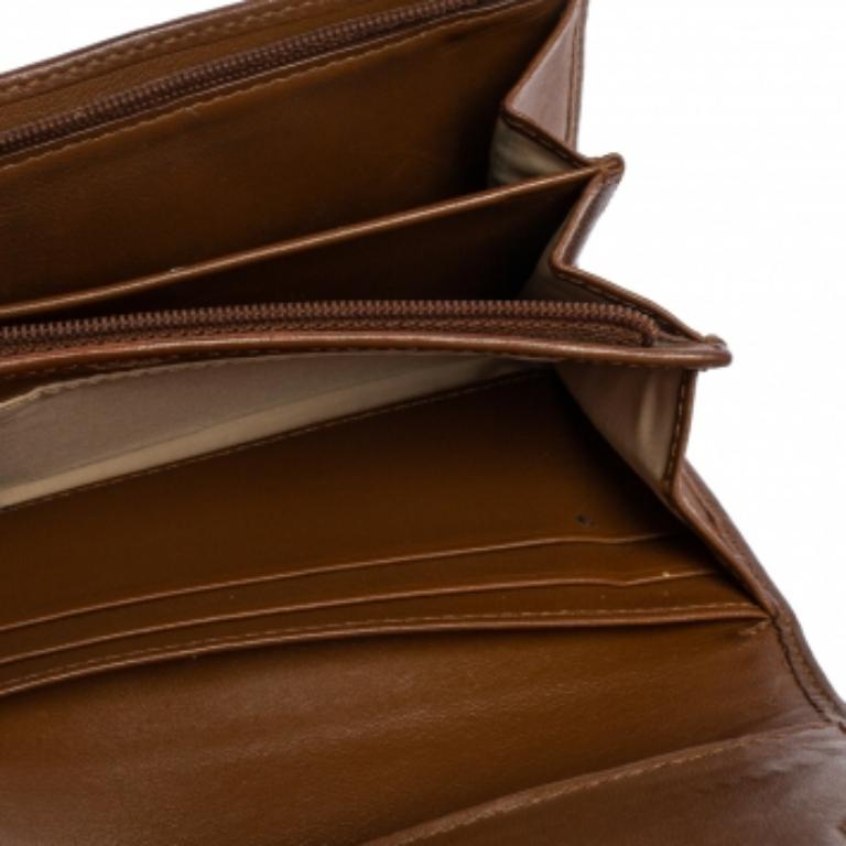 Portafoglio compatto in tela e pelle beige/marrone firmato Coach in vendita 1
