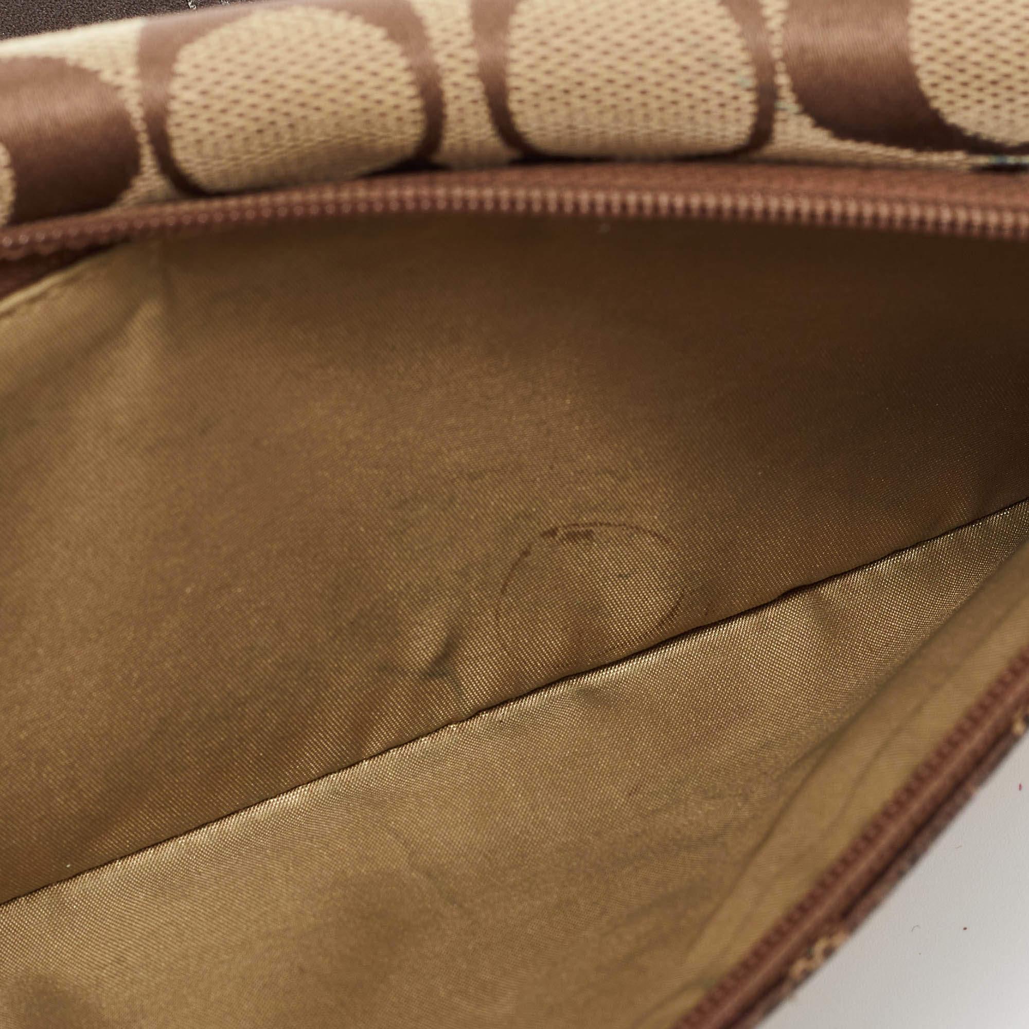 Coach Beige/Brown Signature Canvas and Leather Continental Wallet In Fair Condition For Sale In Dubai, Al Qouz 2