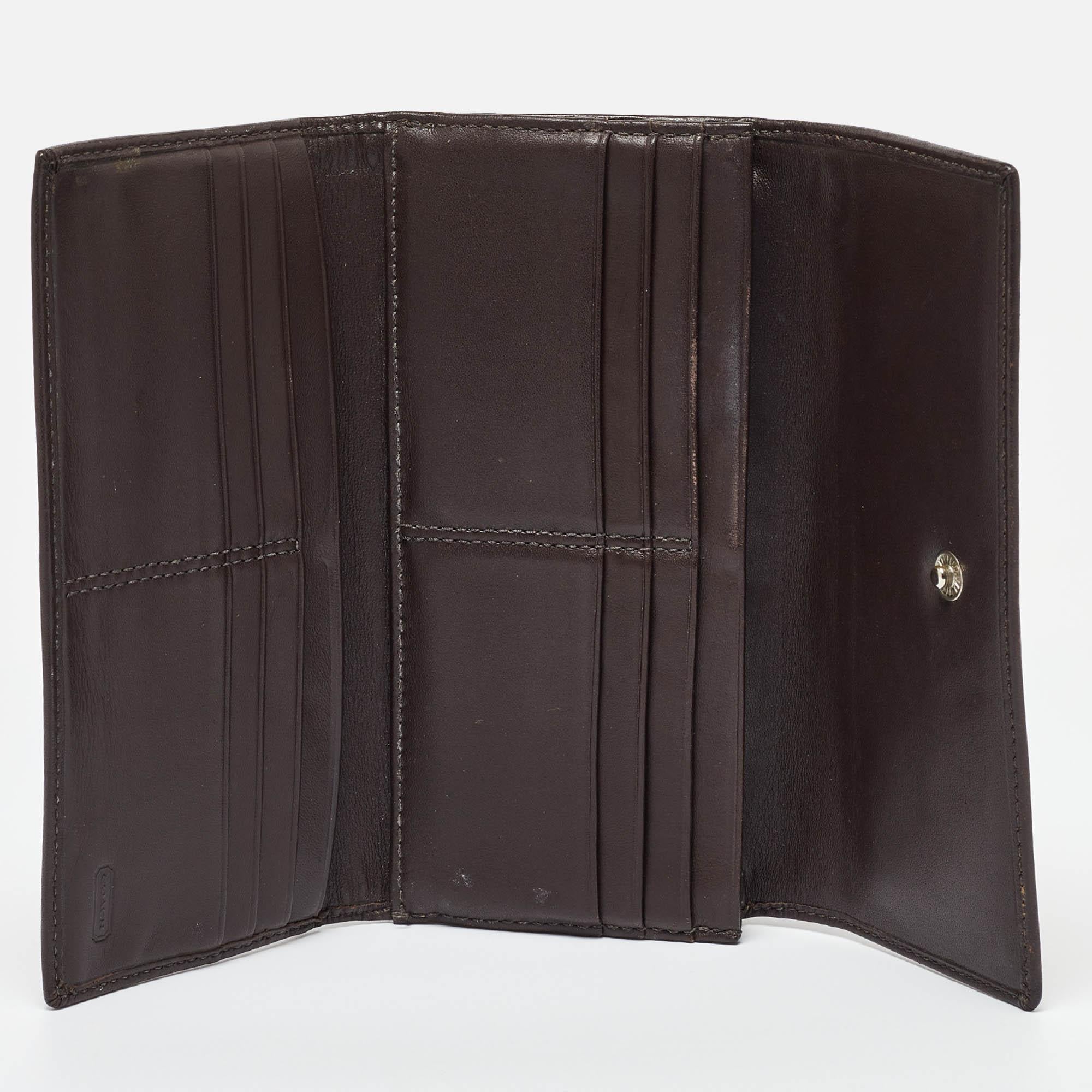 Women's Coach Beige/Brown Signature Canvas and Leather Continental Wallet For Sale