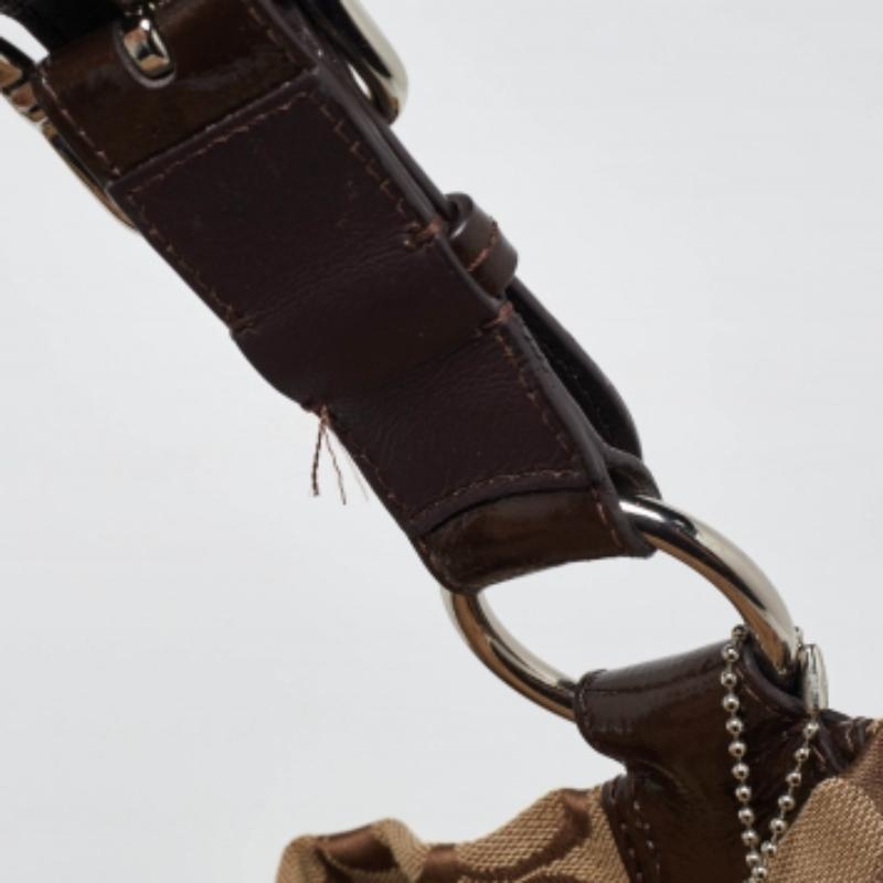 Hobo Coach de lona y piel Beige/Marrón Signature en Bueno estado para la venta en Dubai, Al Qouz 2