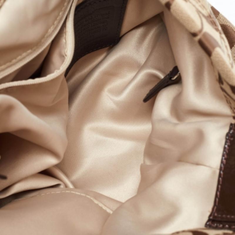 Hobo Coach de lona y piel Beige/Marrón Signature en venta 4