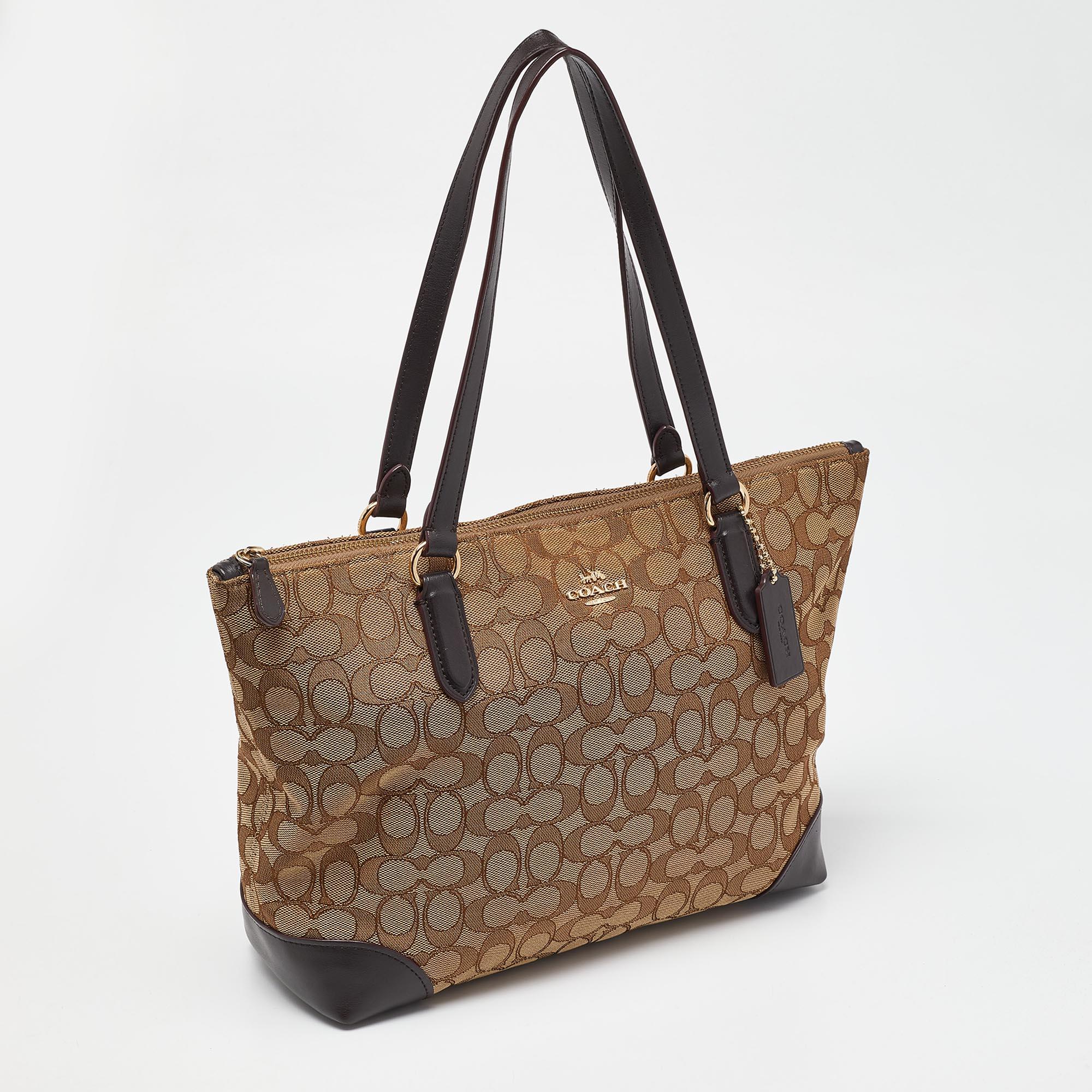 Coach Beige/Brown Signature Jacquard and Leather Zip Tote In Good Condition In Dubai, Al Qouz 2