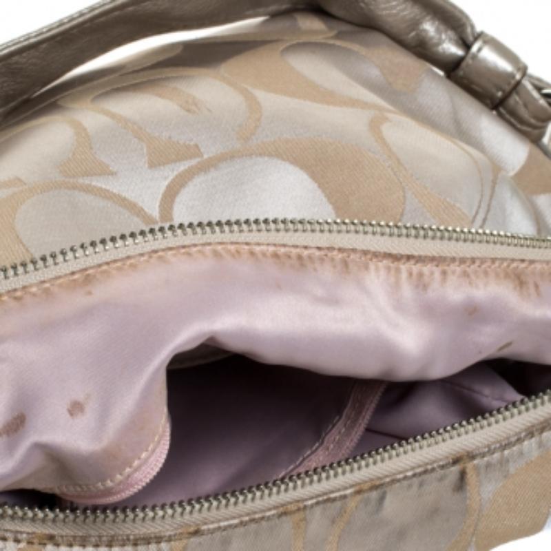Coach Beige/Gold Canvas and Leather Kristin Hobo en venta 7