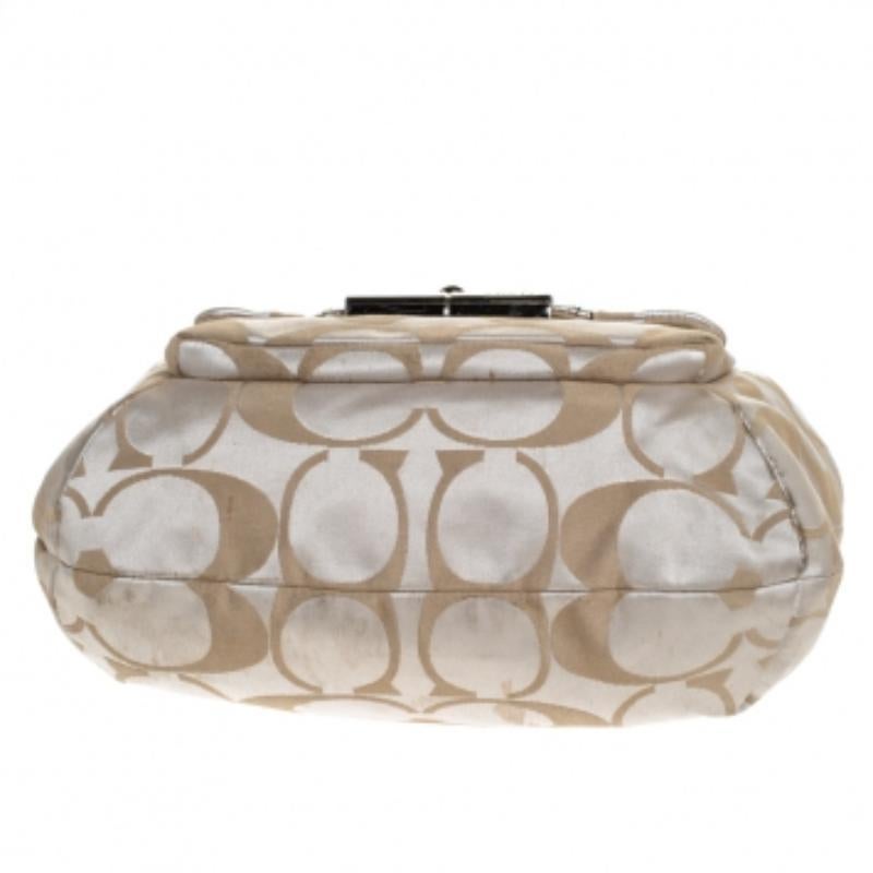 De las mujeres Coach Beige/Gold Canvas and Leather Kristin Hobo en venta
