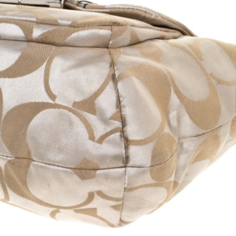 Coach Beige/Gold Canvas and Leather Kristin Hobo en venta 2
