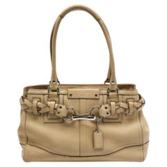 Bolso Hampton Coach de piel granulada beige