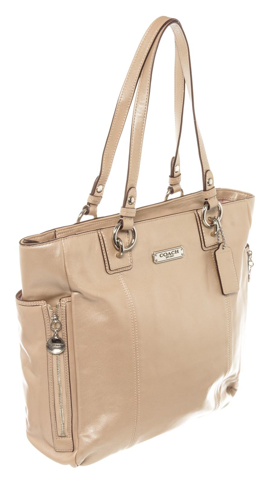 Beige leather Coach Gallery Zipper tote bag with silver-tone hardware, main compartment with 3 pockets at interior wall; one with zip closure, zip closure at top, pink satin lining, logo placard at front and two outer pockets at both side.


24446MSC