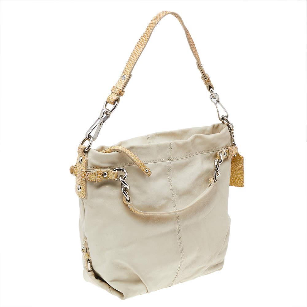 Coach Beige Leather Shoulder Bag In Fair Condition In Dubai, Al Qouz 2