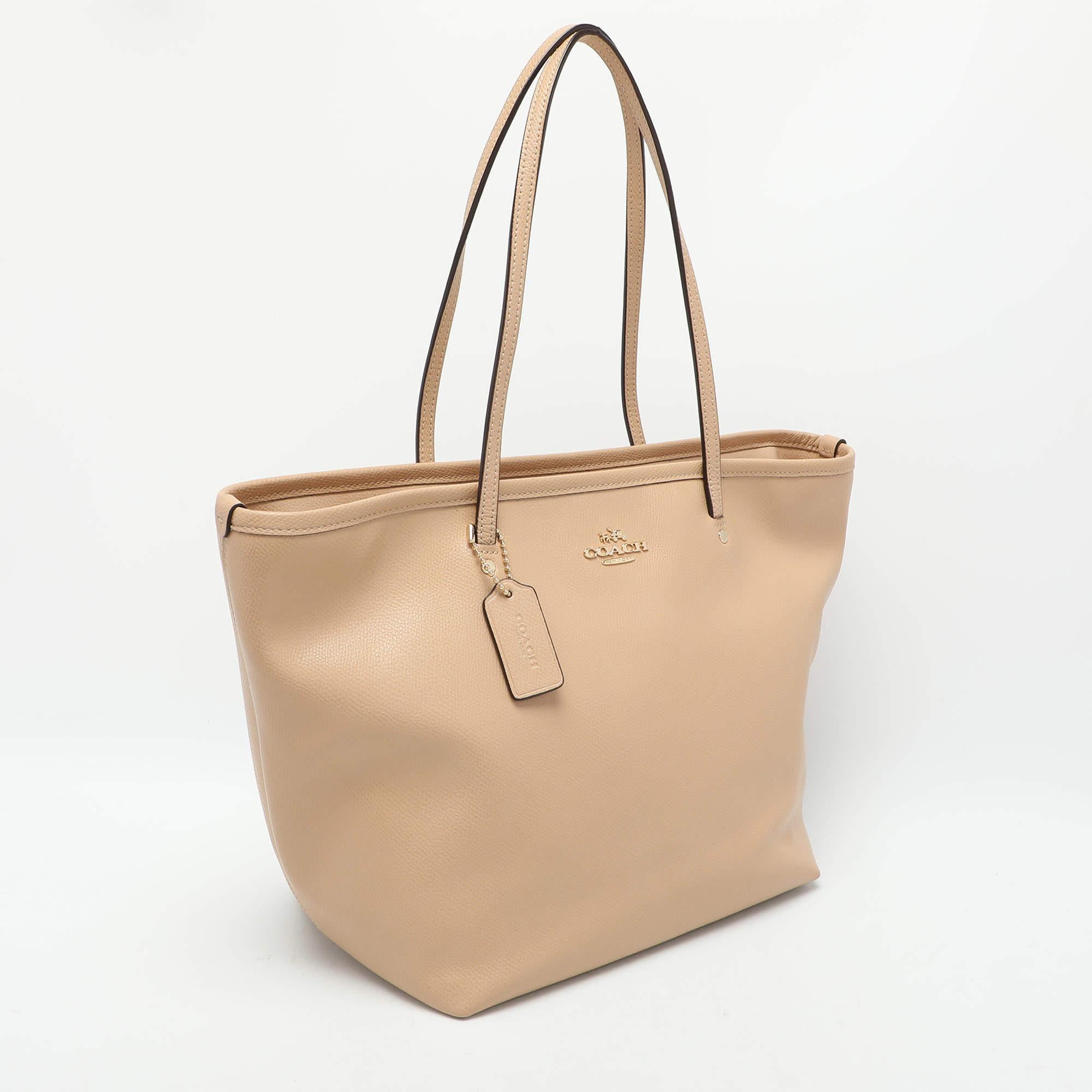Coach Beige Leather Street Top Zip Tote In Good Condition In Dubai, Al Qouz 2