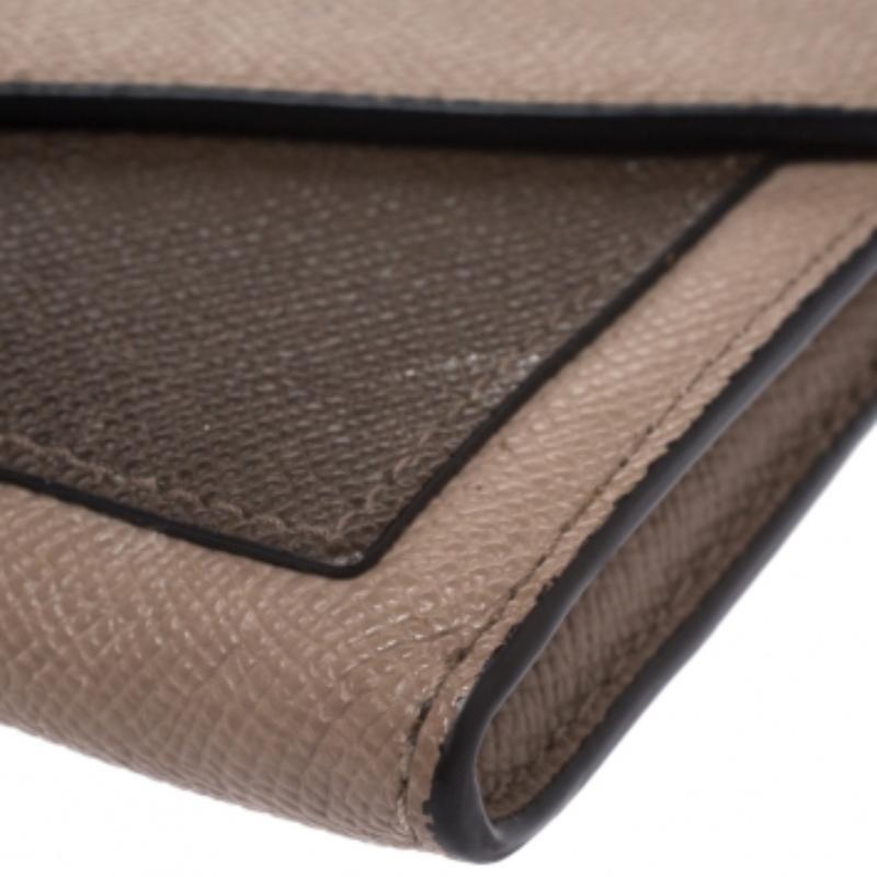 Coach Beige/Olive Green Leather Colorblock Continental Wallet im Angebot 6