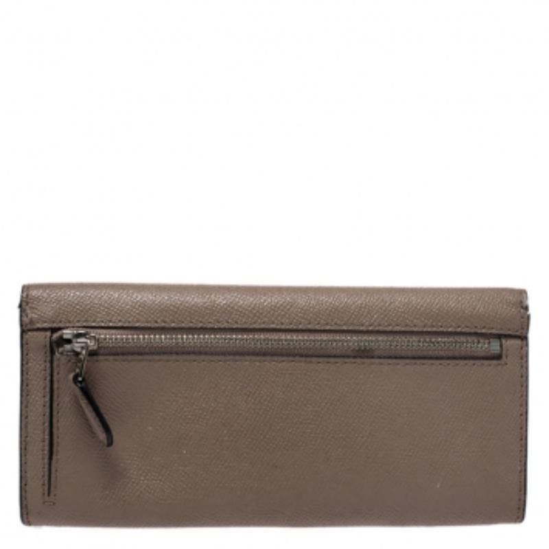 Coach Beige/Olive Green Leather Colorblock Continental Wallet Damen im Angebot