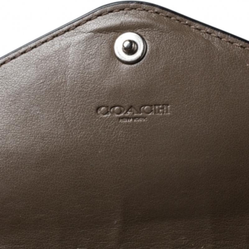 Coach Beige/Olive Green Leather Colorblock Continental Wallet im Angebot 3