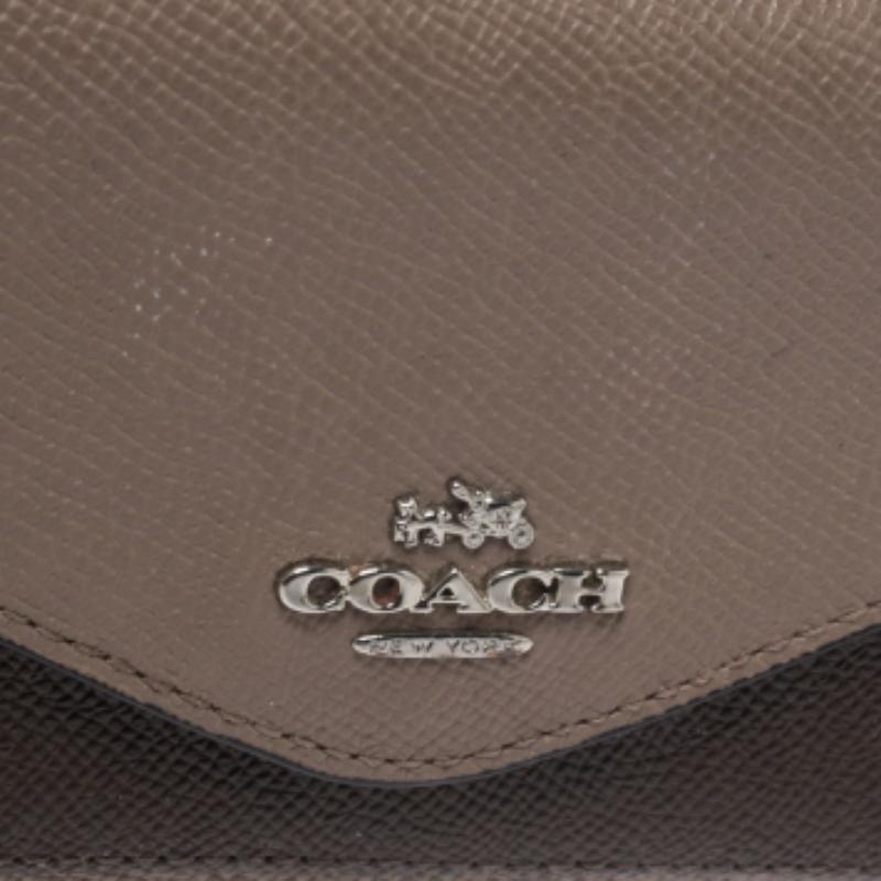 Coach Beige/Olive Green Leather Colorblock Continental Wallet im Angebot 4