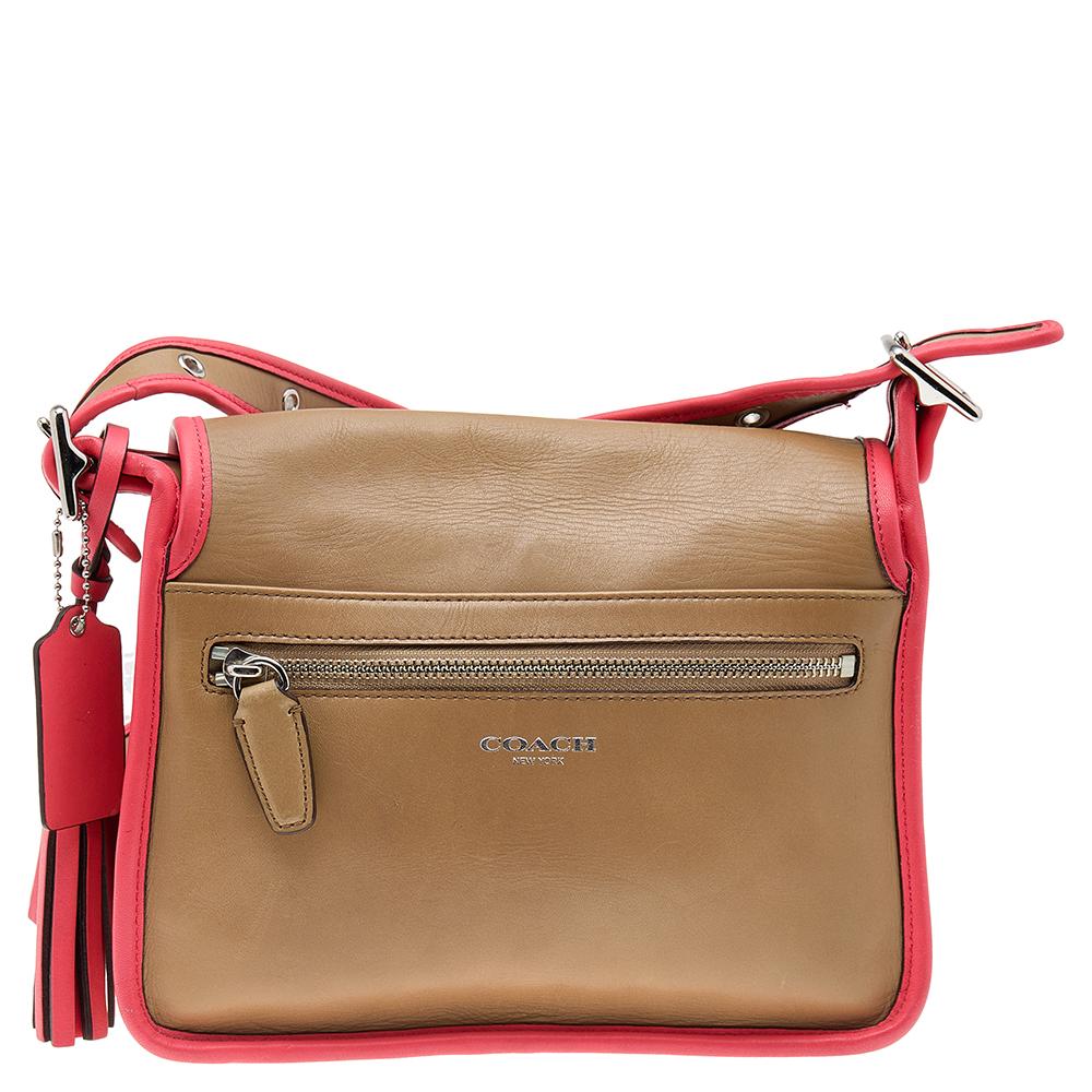 Flaunt this lovely Coach shoulder bag at the next weekend brunch! Made using leather, the beige bag is highlighted with pink leather lining all around as well as tassels. The front flap reveals a fabric interior that can house your belongings with