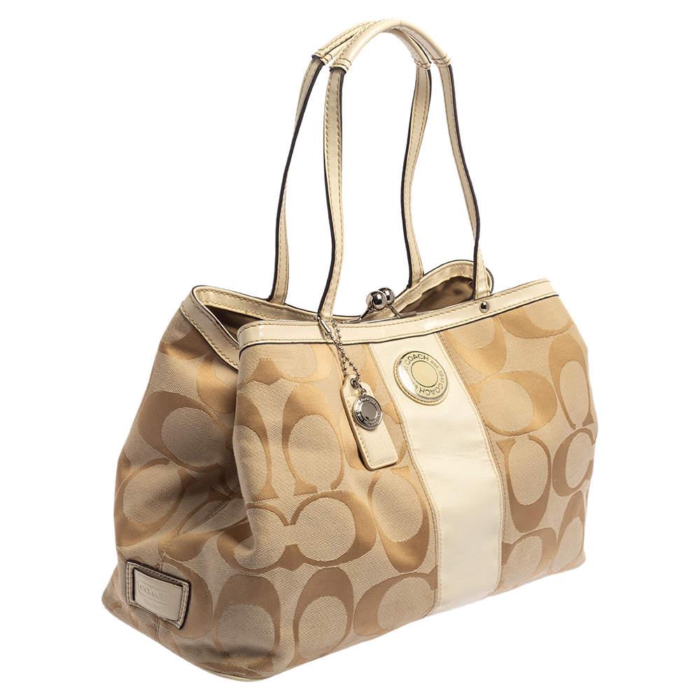 Coach Beige Signature Canvas and Patent Leather Kisslock Framed Carryall Tote In Fair Condition In Dubai, Al Qouz 2