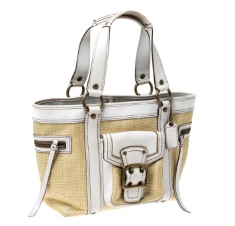 Coach Beige/White Straw and Leather Tote In condizioni buone in vendita a Dubai, Al Qouz 2
