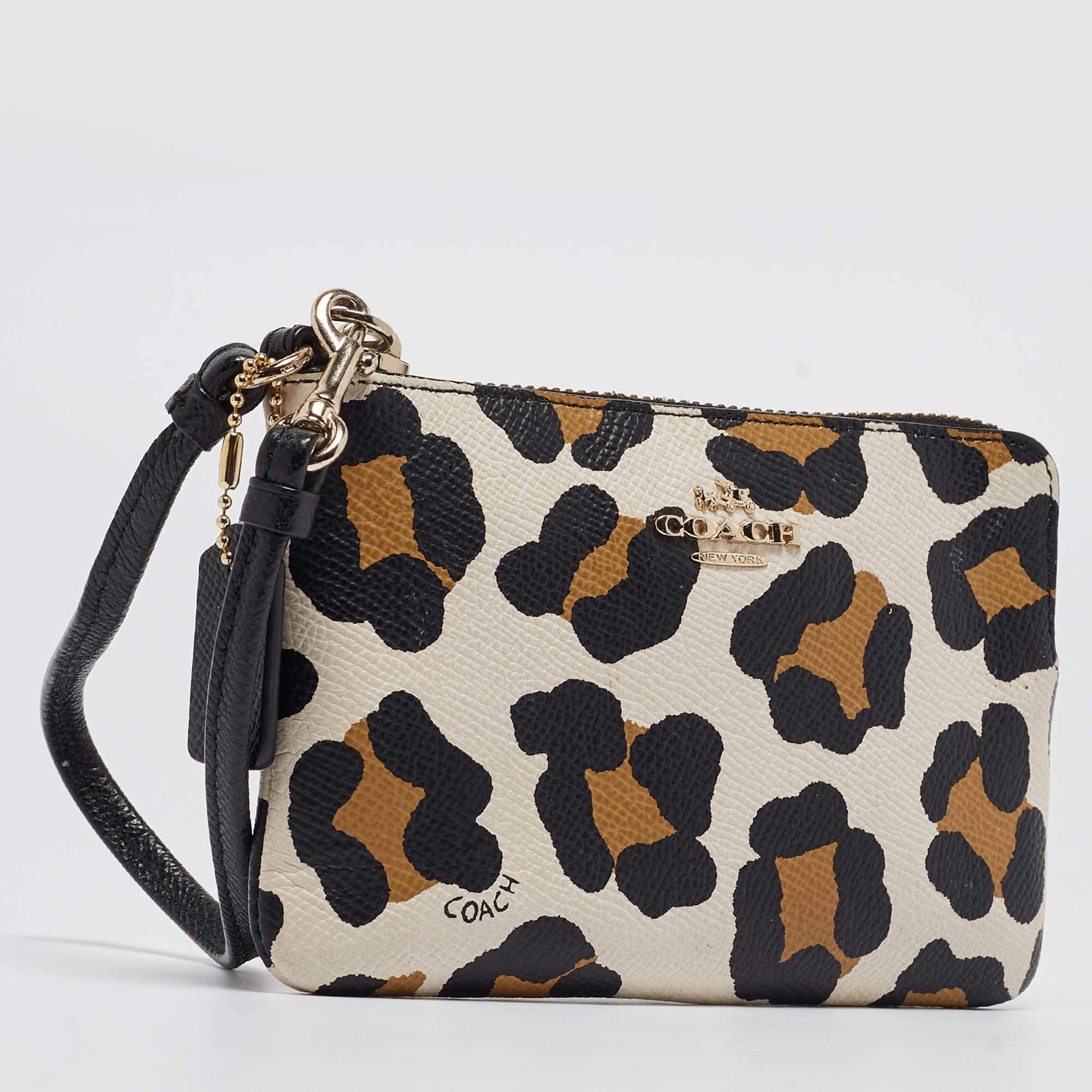 Coach Black/Brown Leopard Print Leather Zip Wristlet Pouch In Good Condition In Dubai, Al Qouz 2