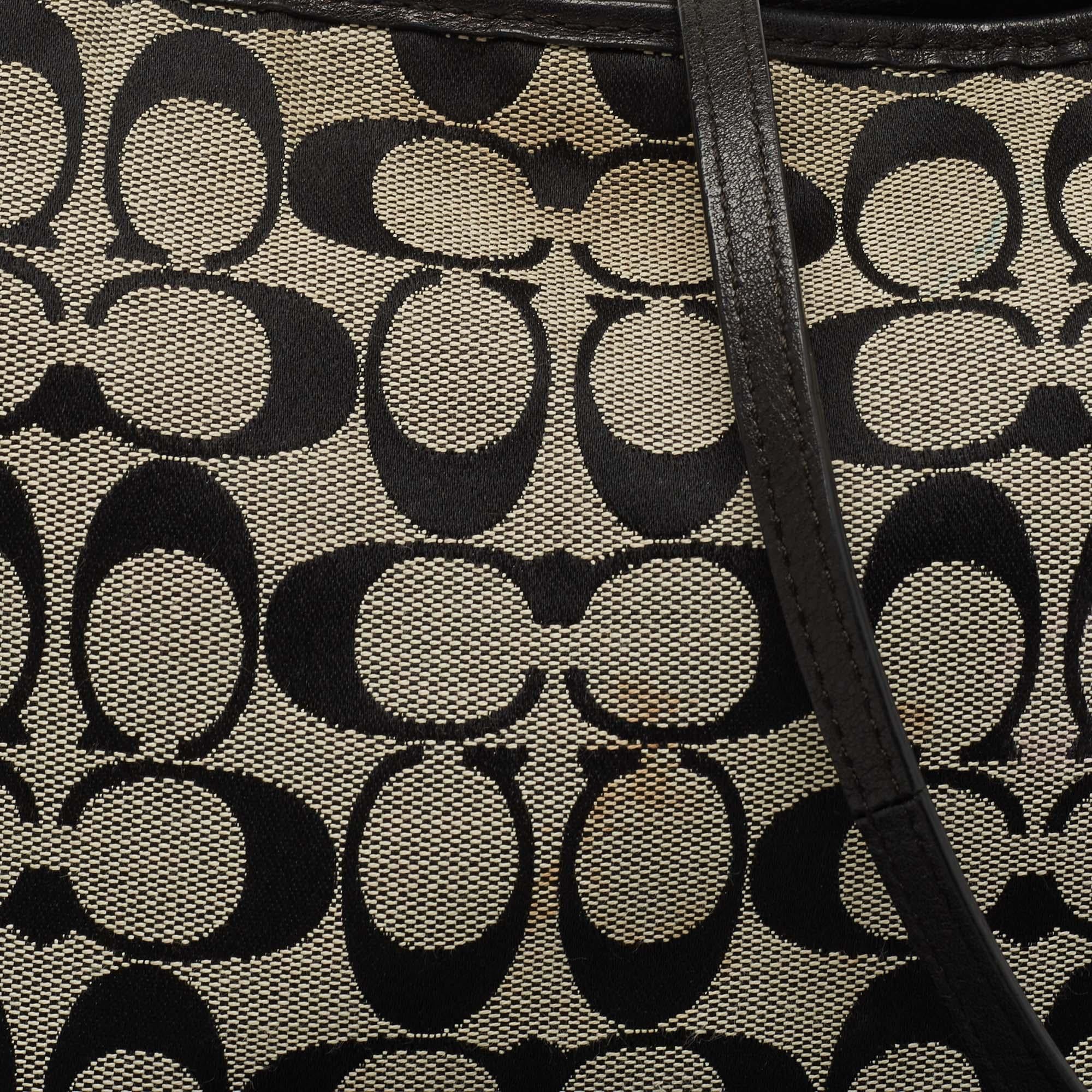Coach Black/Grey Signature Canvas and Leather Shoulder Bag For Sale 6