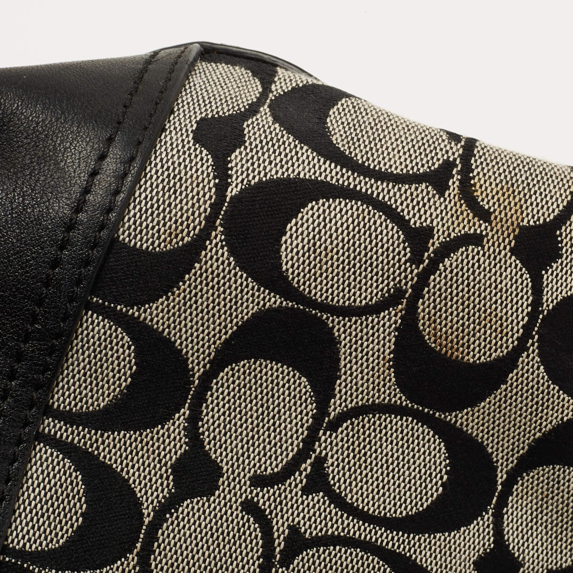 Coach Black/Grey Signature Canvas and Leather Shoulder Bag For Sale 5