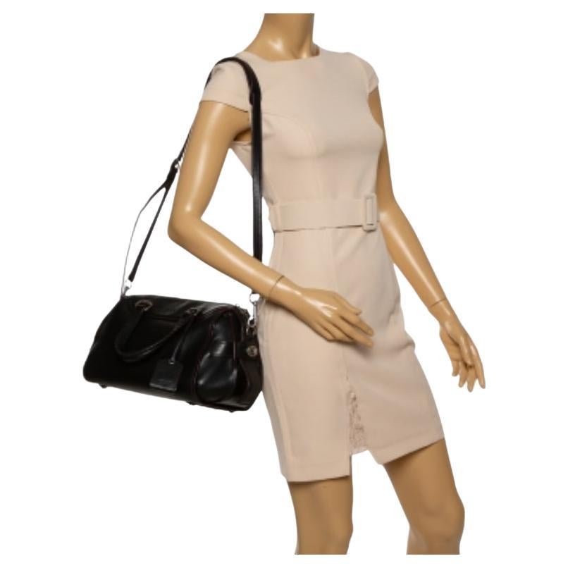 Carefully designed to evoke an elegant and fashionable feel, this leather bag is sure to make heads turn. The spacious interior and two handles make this satchel a functional piece of accessory. Simple yet classy, this Ace satchel by Coach goes with