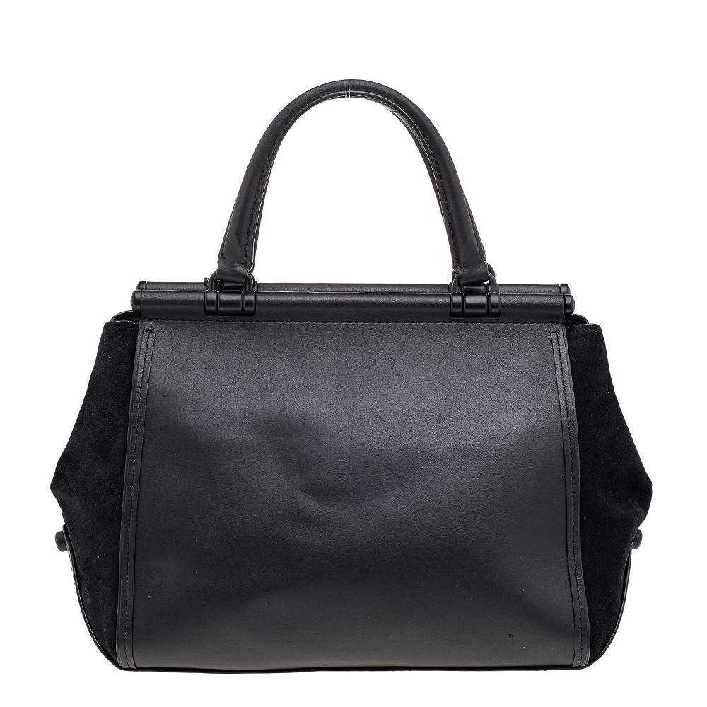 This beautiful Carryall satchel from Coach is highly functional while being charming and stylish. Crafted from suede and leather, the Drifter Carryall bag features dual handles, a shoulder strap, and black-tone hardware. The lined interior will hold
