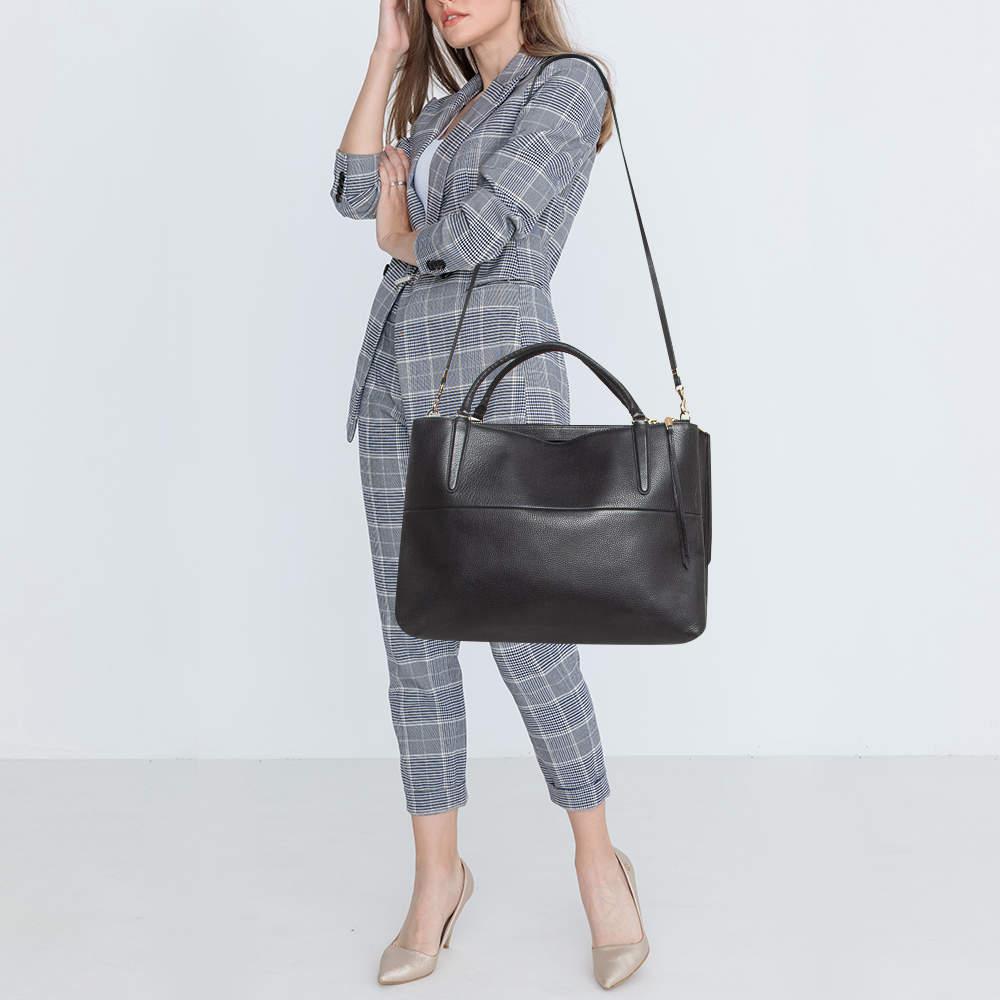 This alluring tote bag for women has been designed to assist you on any day. Convenient to carry and fashionably designed  the tote is cut with skill and sewn into a great shape. It is well equipped to be a reliable accessory.