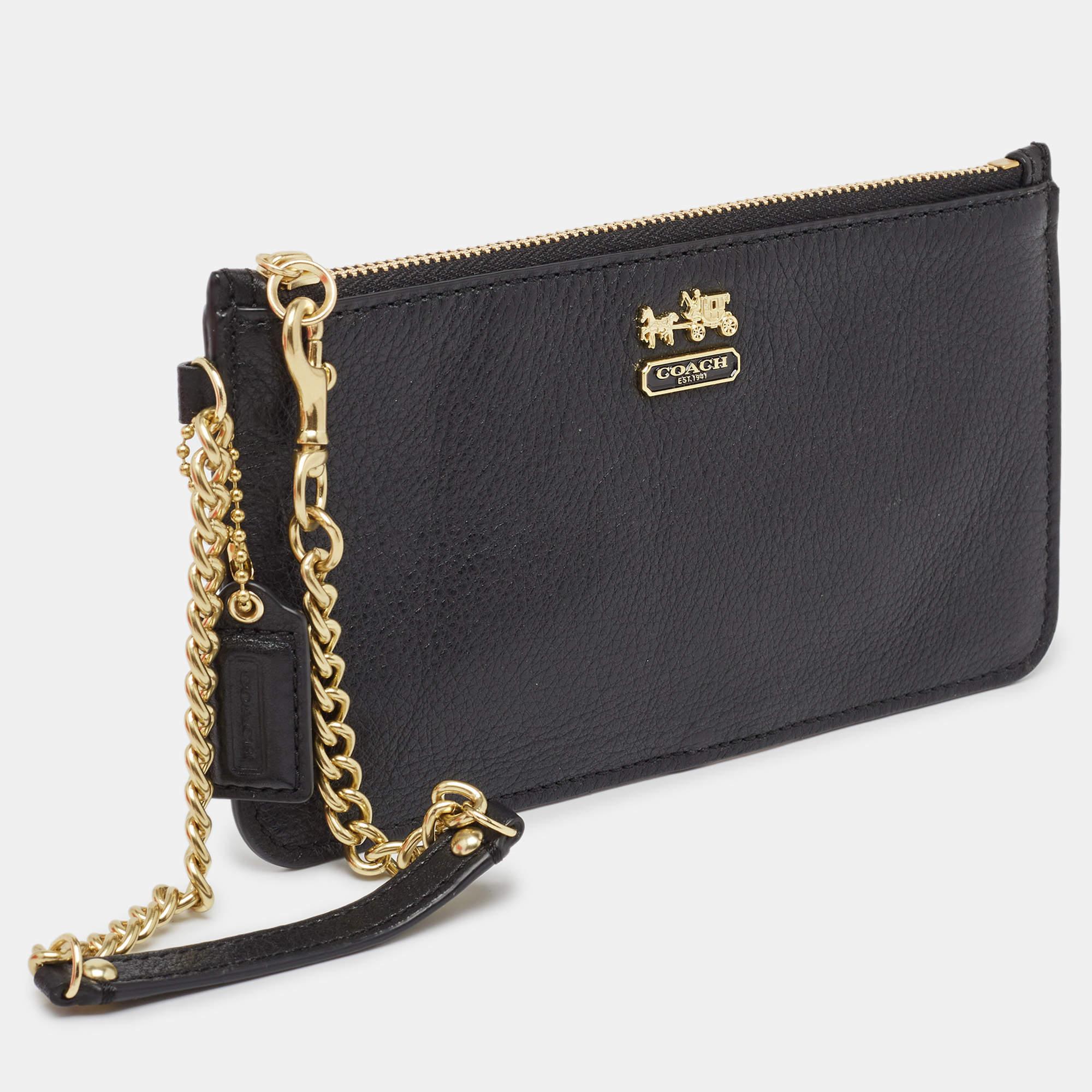Coach Black Leather Chain Pouch In Good Condition For Sale In Dubai, Al Qouz 2