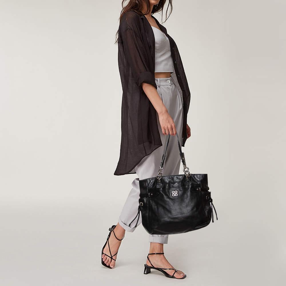 Give your wardrobe an instant elegant boost with this stunning shopper tote from Coach. It has been crafted from leather and features dual handles. The spacious fabric-lined interior houses enough space can easily carry all your daily essentials. Go