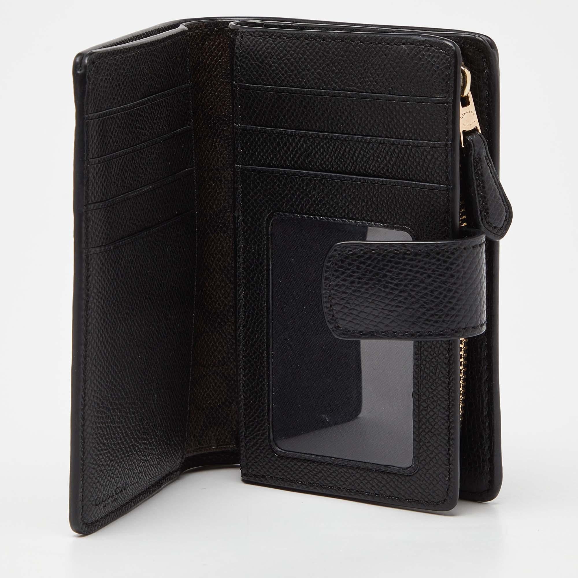 This wallet from Coach is a smooth blend of fashion and fine craftsmanship. Crafted from black leather, the wallet is styled with a brand signature on the front. The buttoned closure opens to a leather and fabric-lined interior housing multiple card