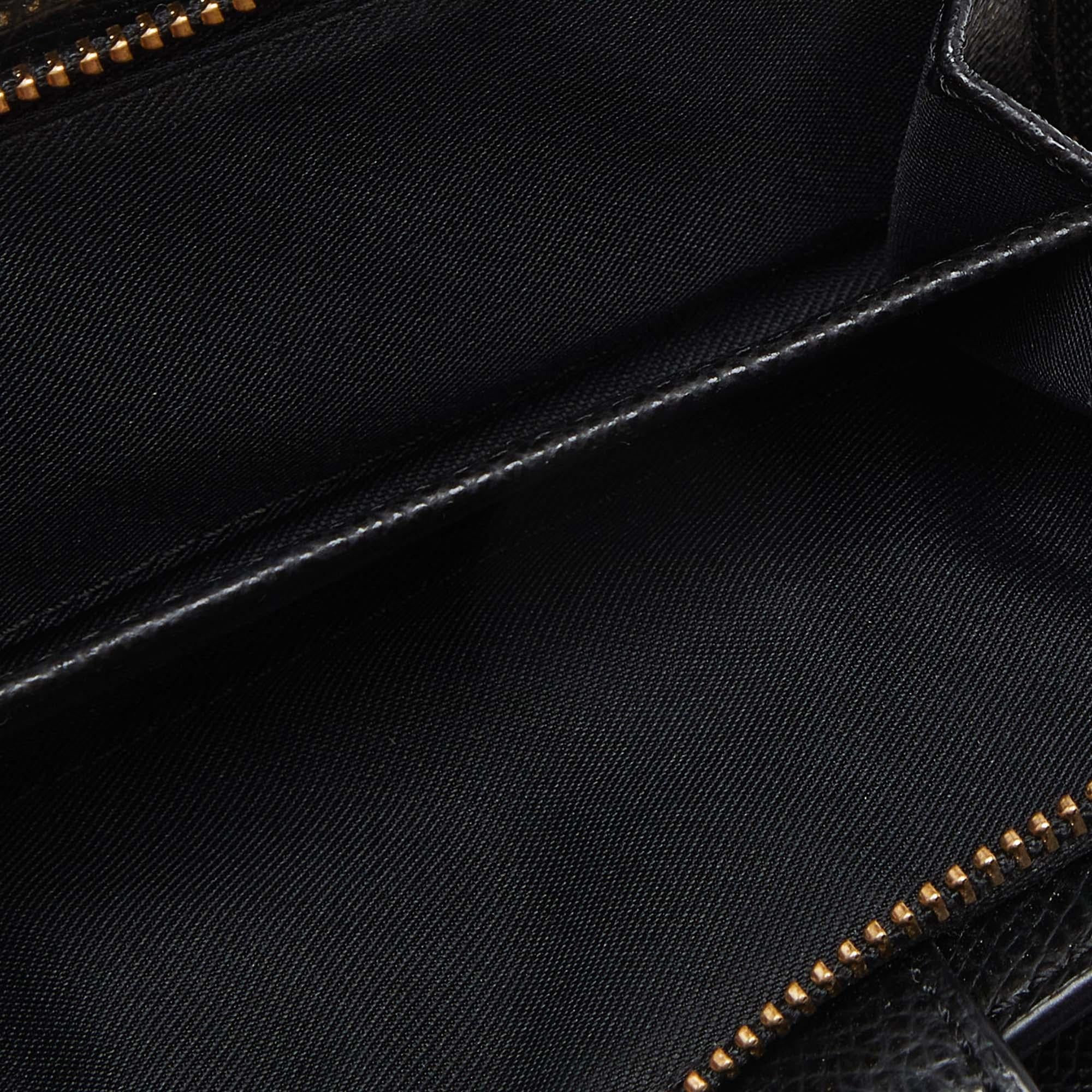 Coach Black Leather Compact Wallet In Fair Condition In Dubai, Al Qouz 2