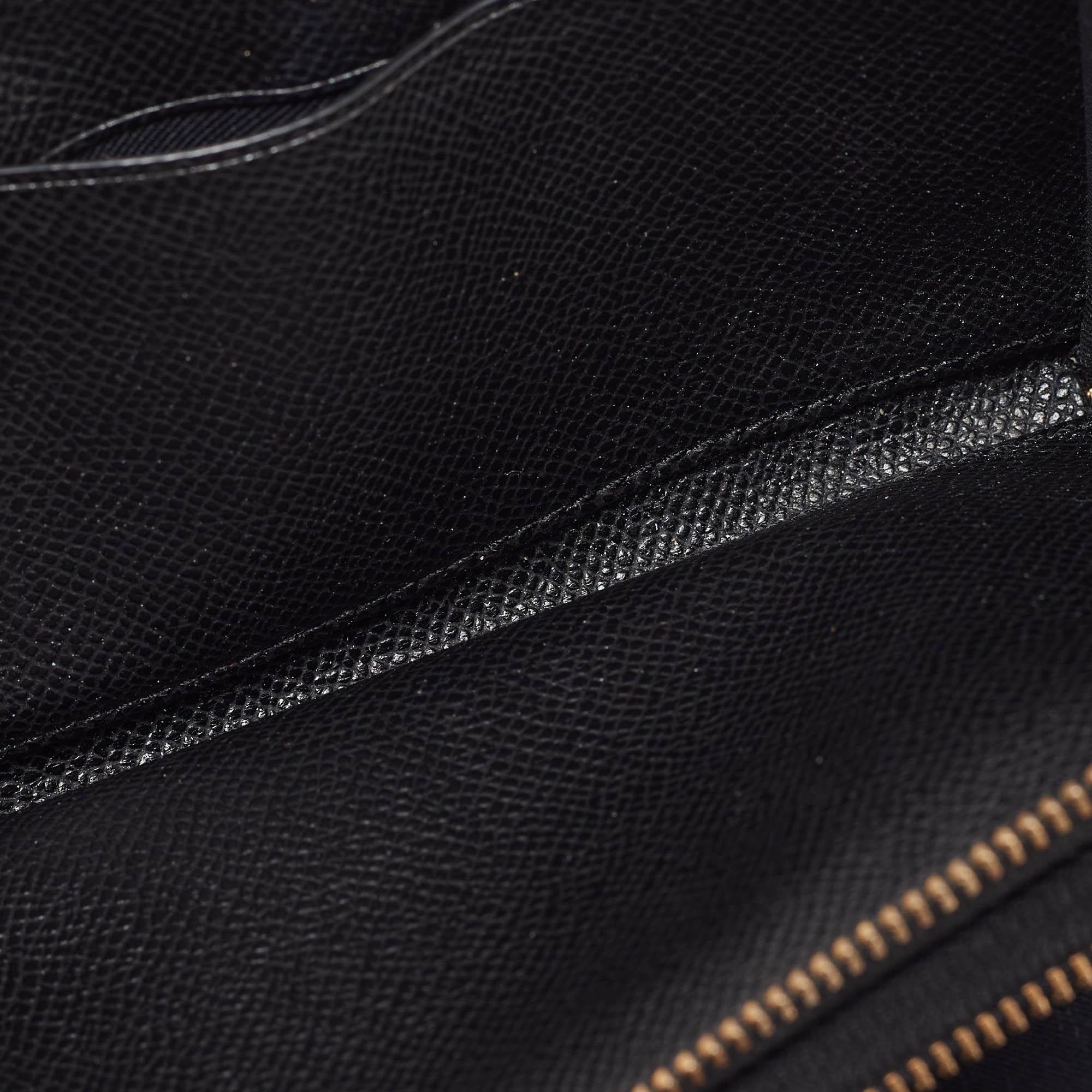 This black Coach wallet comes crafted from leather and styled with double zippers and the brand name on the front. It has multiple slots and a zip pocket for your cash and cards.
