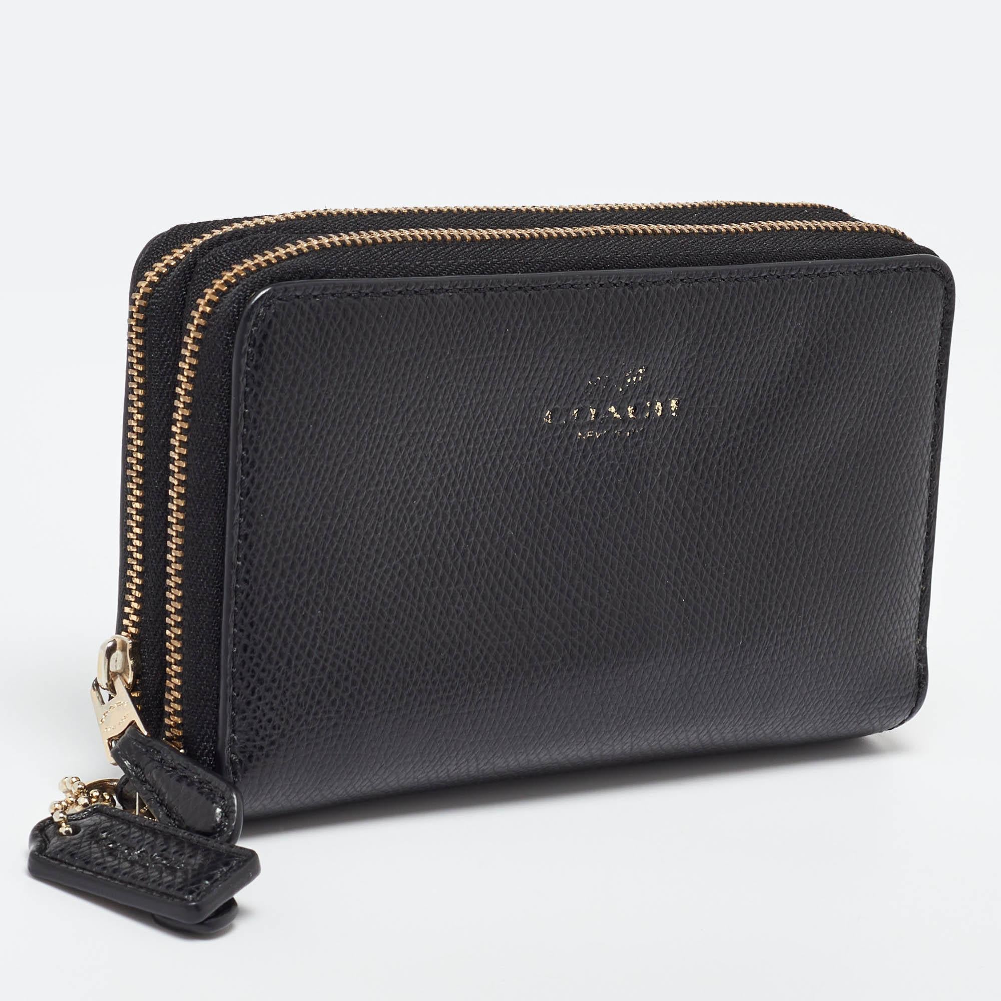 Coach Black Leather Double Zip Around Wallet In Fair Condition For Sale In Dubai, Al Qouz 2
