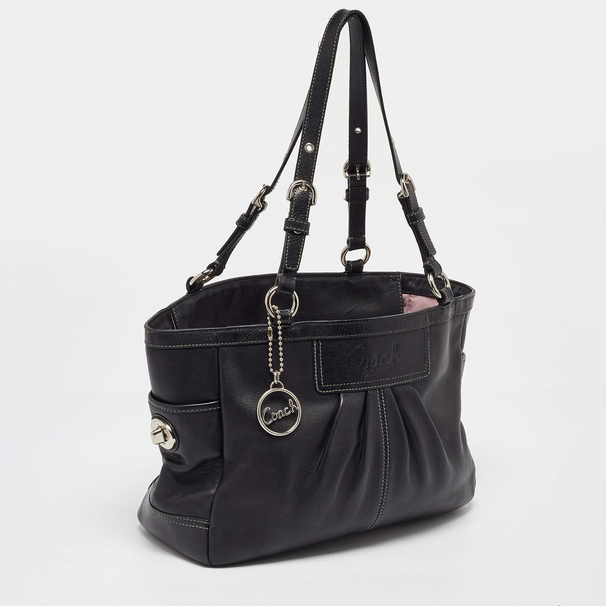 Coach Black Leather Gallery Tote In Good Condition For Sale In Dubai, Al Qouz 2