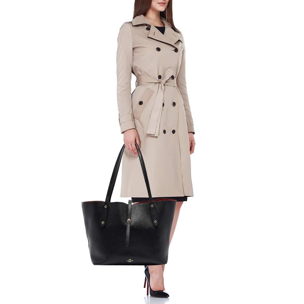This alluring tote bag for women has been designed to assist you on any day. Convenient to carry and fashionably designed  the tote is cut with skill and sewn into a great shape. It is well equipped to be a reliable accessory.