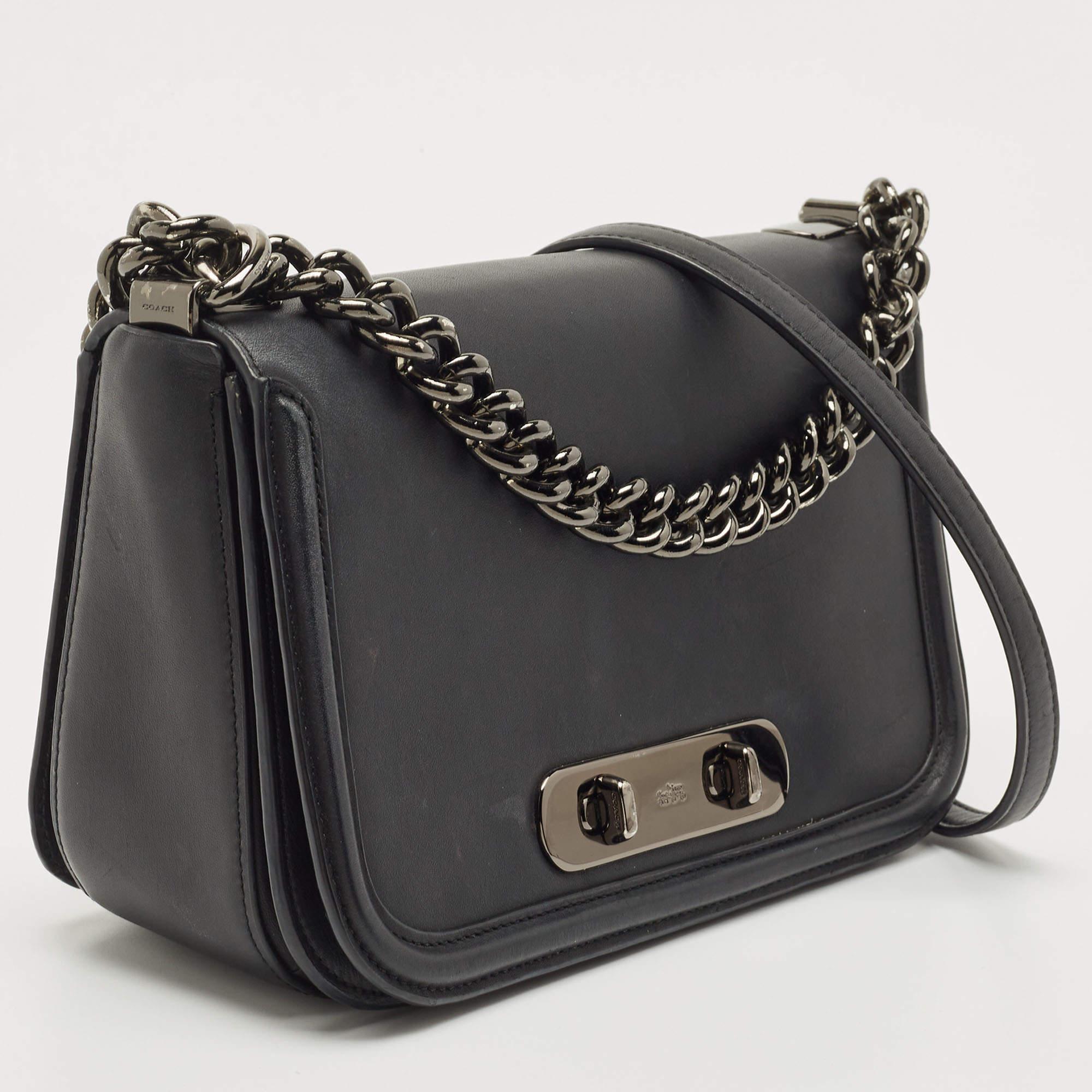 Coach Black Leather Swagger Flap Crossbody Bag In Fair Condition For Sale In Dubai, Al Qouz 2