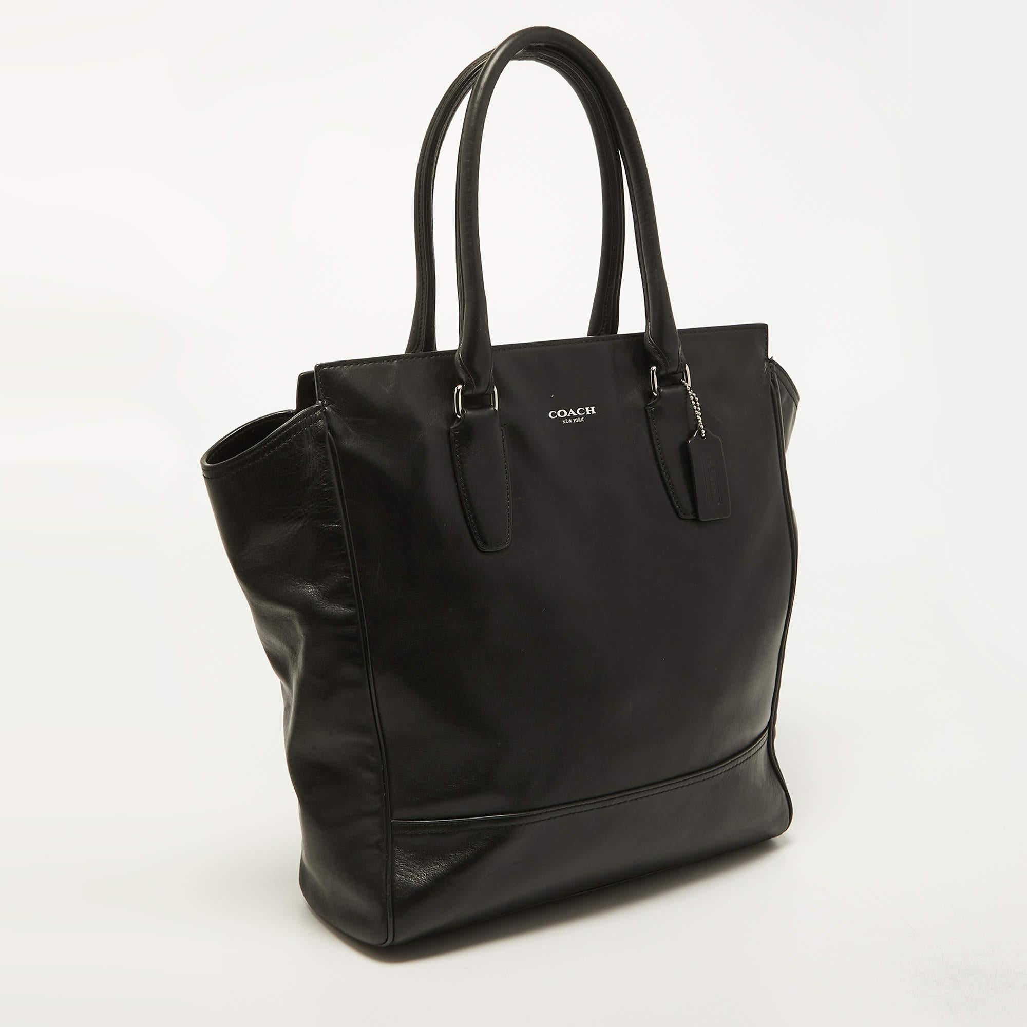 Coach Black Leather Tanner Tote In Good Condition In Dubai, Al Qouz 2