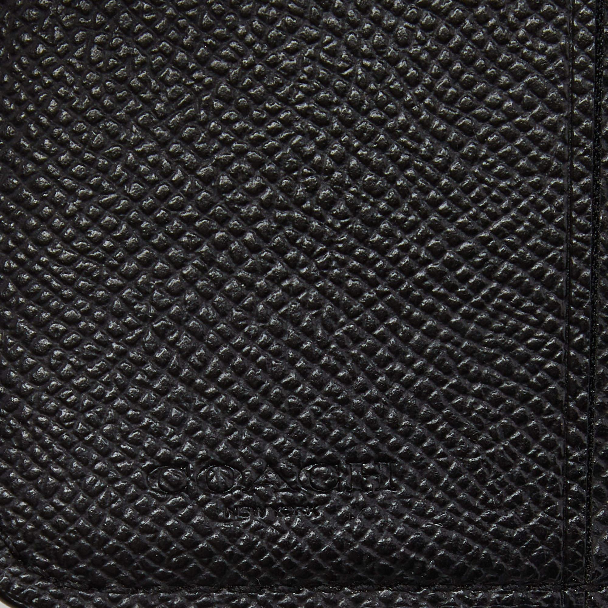 Coach Black Leather Trifold Compact Wallet For Sale 4