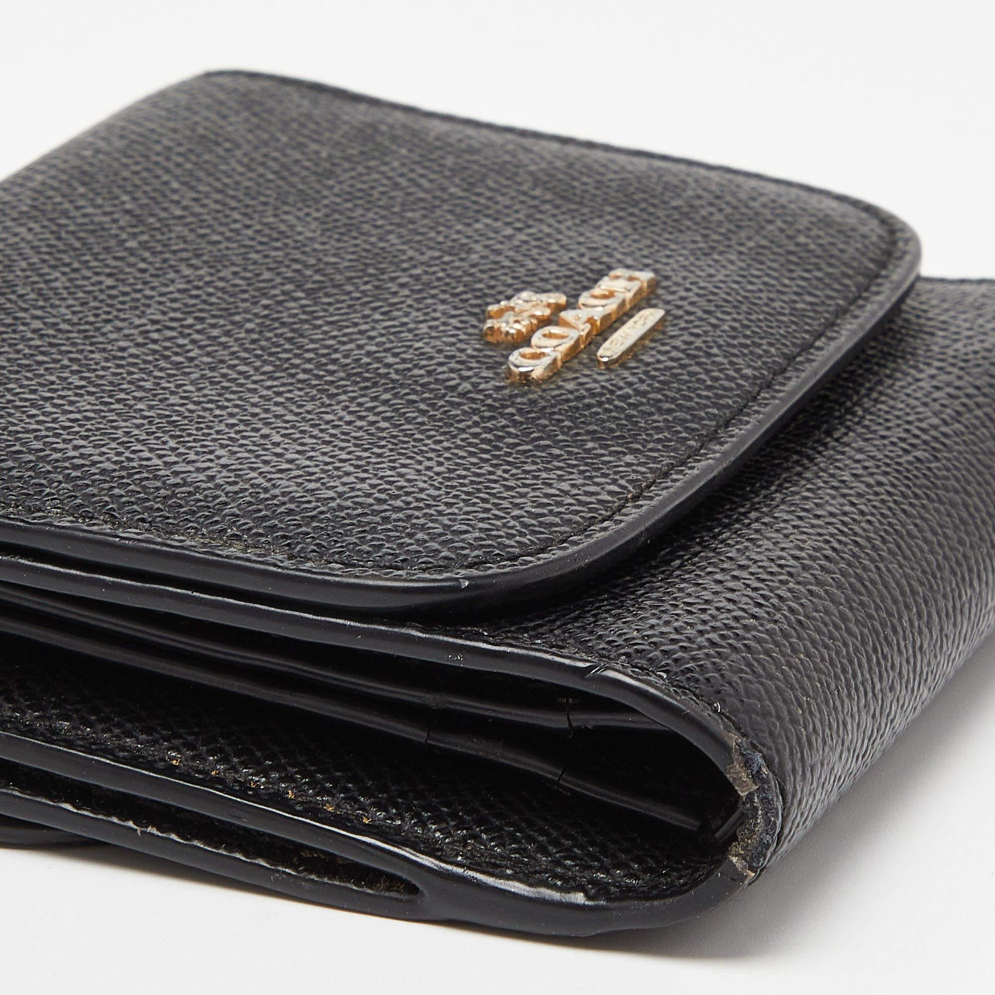 Coach Black Leather Trifold Compact Wallet For Sale 5