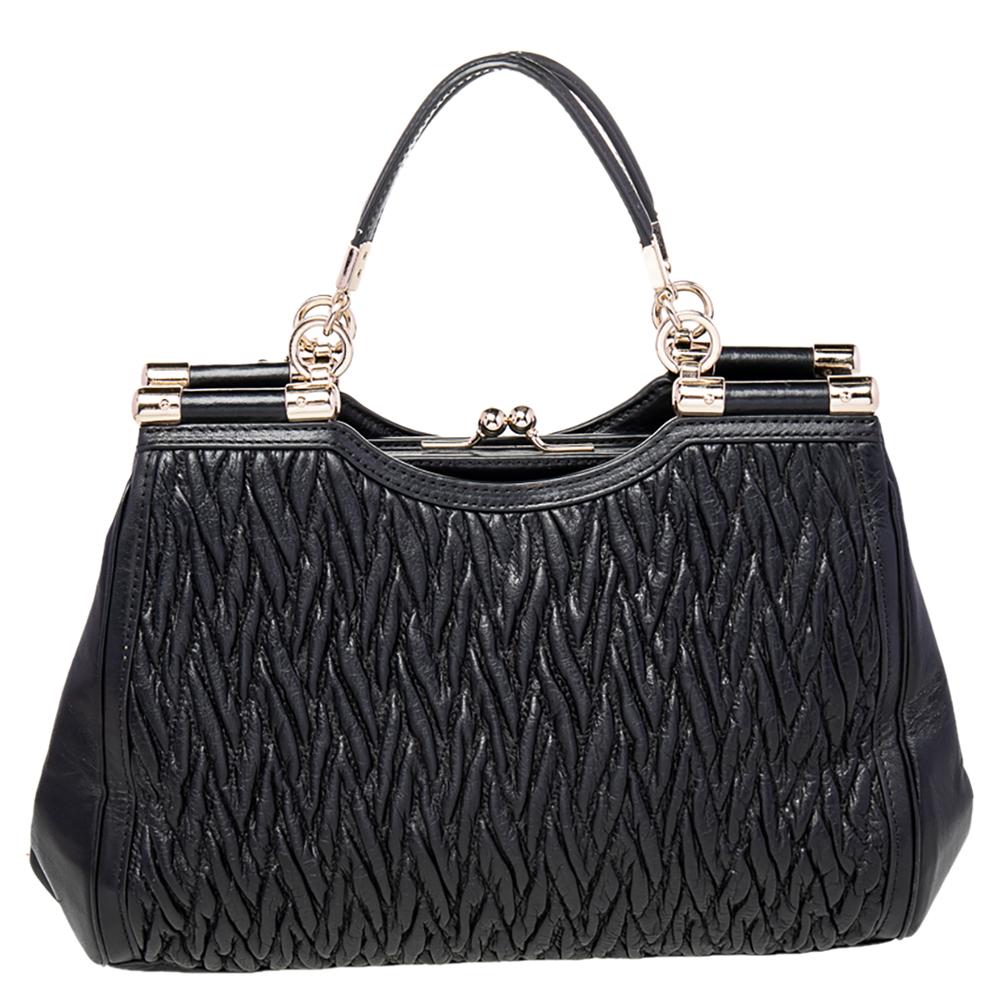 Chic and stylish, this satchel bag by Coach is great for everyday use. Crafted from quality leather, it comes in a classy black. it has a matelassé exterior, a kiss lock frame, dual handles, a satin-lined interior, and gold-tone hardware.

