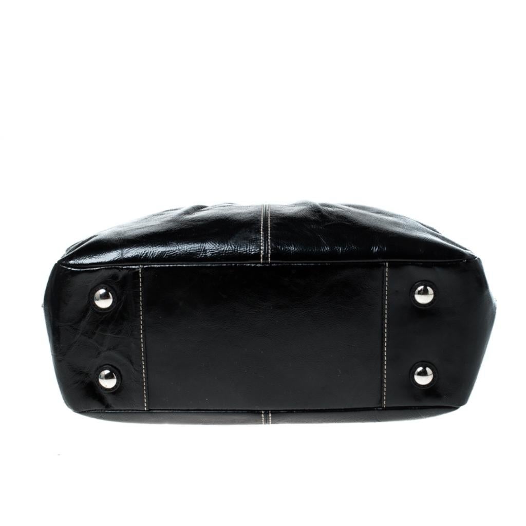Coach Black Patent Leather Shoulder Bag In Excellent Condition For Sale In Dubai, Al Qouz 2