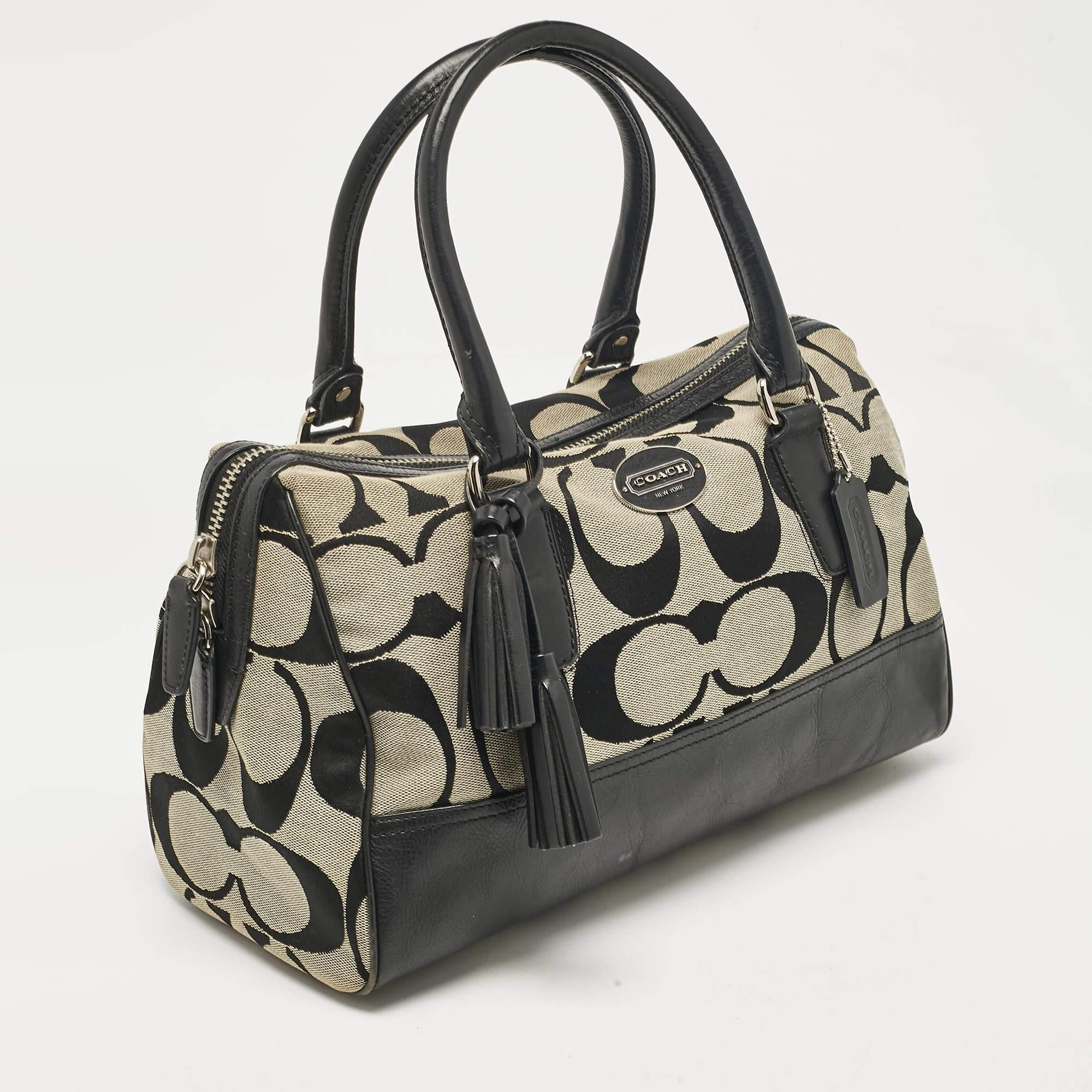 Noir Coach Signature noire en toile et cuir Legacy Haley Satchel en vente