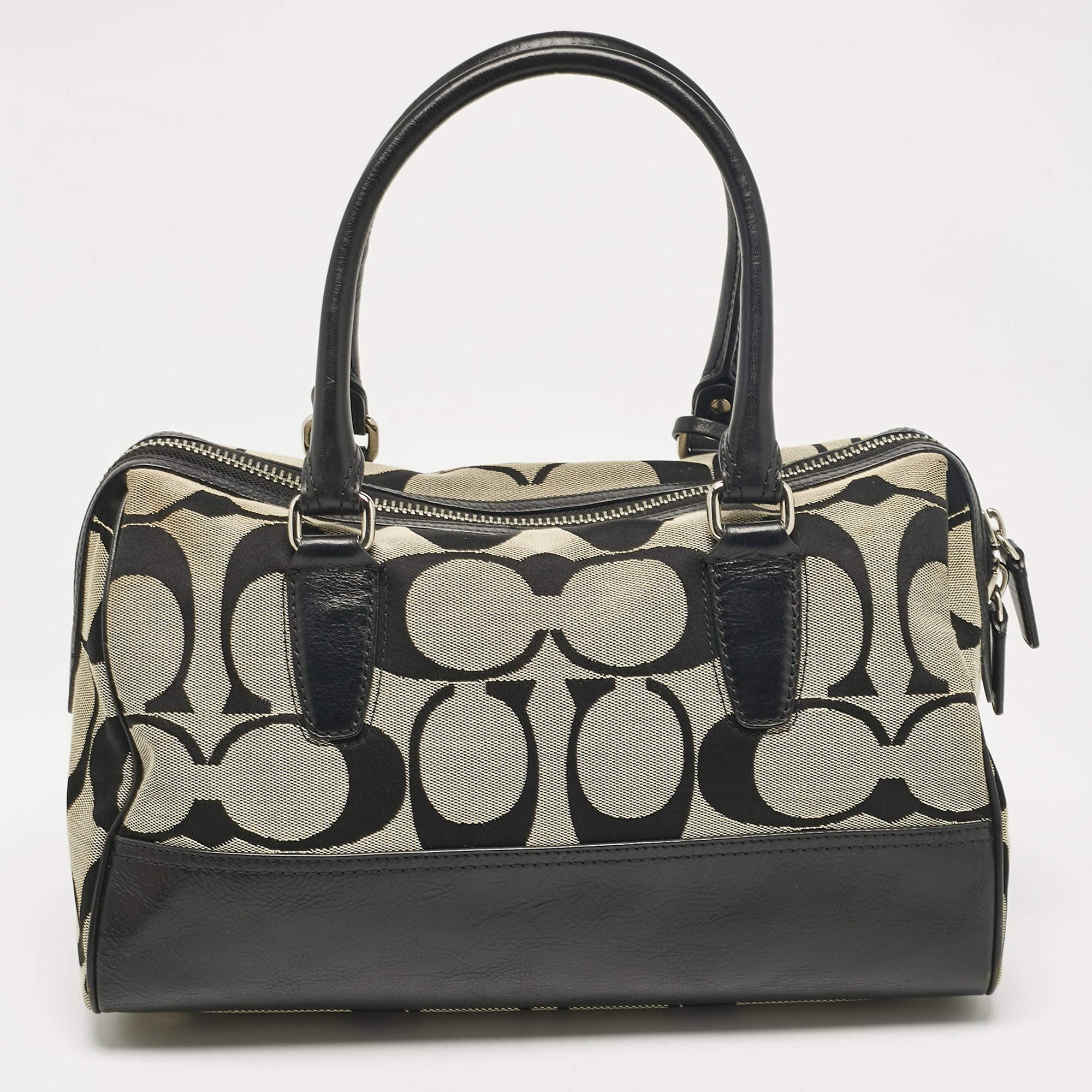 Coach Signature noire en toile et cuir Legacy Haley Satchel État moyen - En vente à Dubai, Al Qouz 2