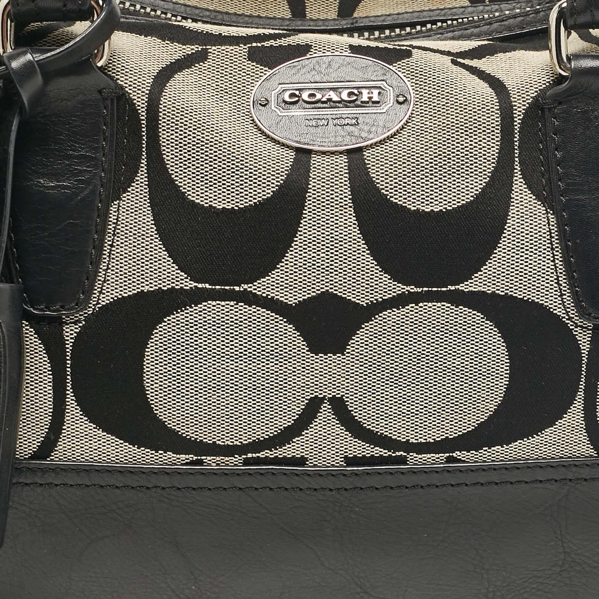 Coach Signature noire en toile et cuir Legacy Haley Satchel Pour femmes en vente