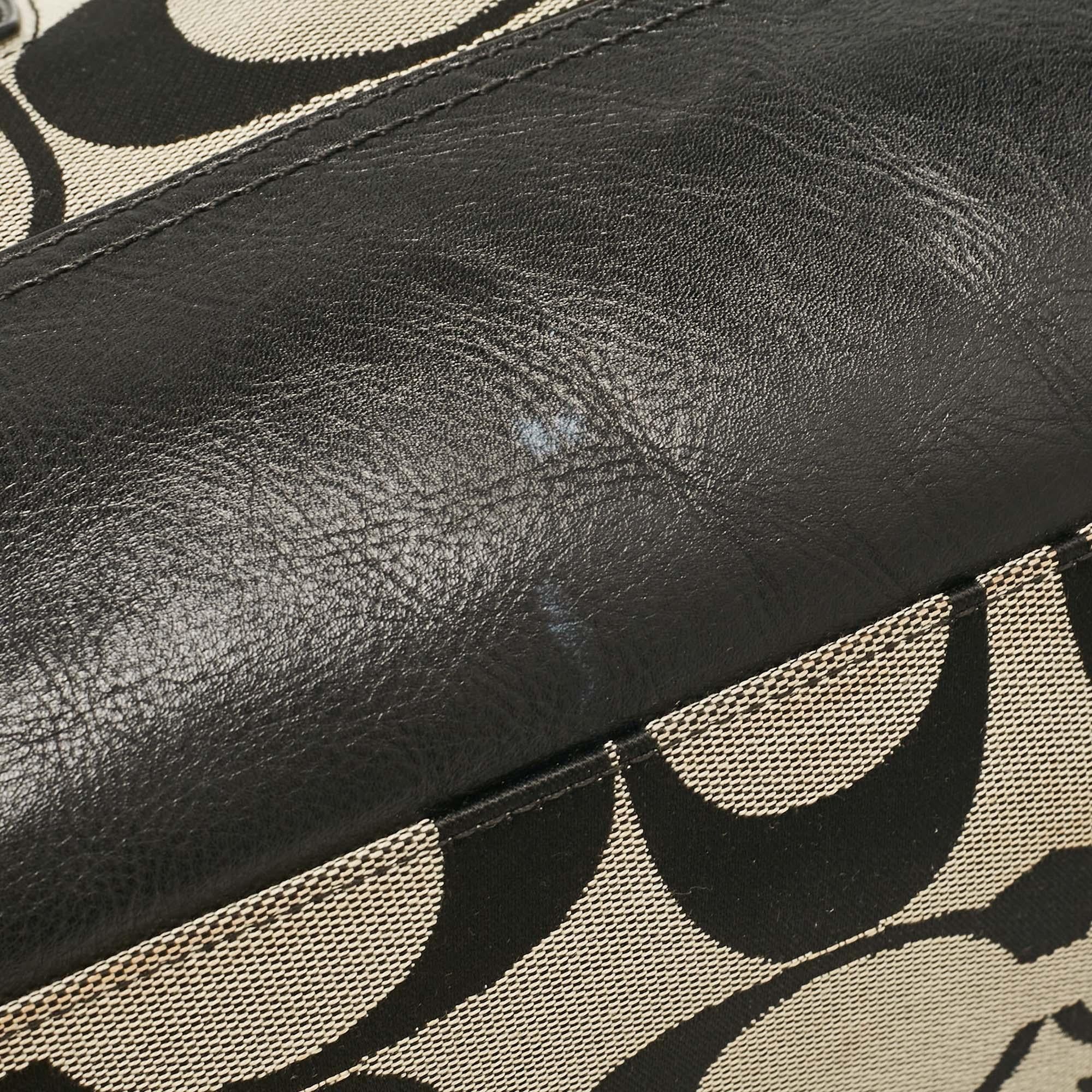 Coach Signature noire en toile et cuir Legacy Haley Satchel en vente 1