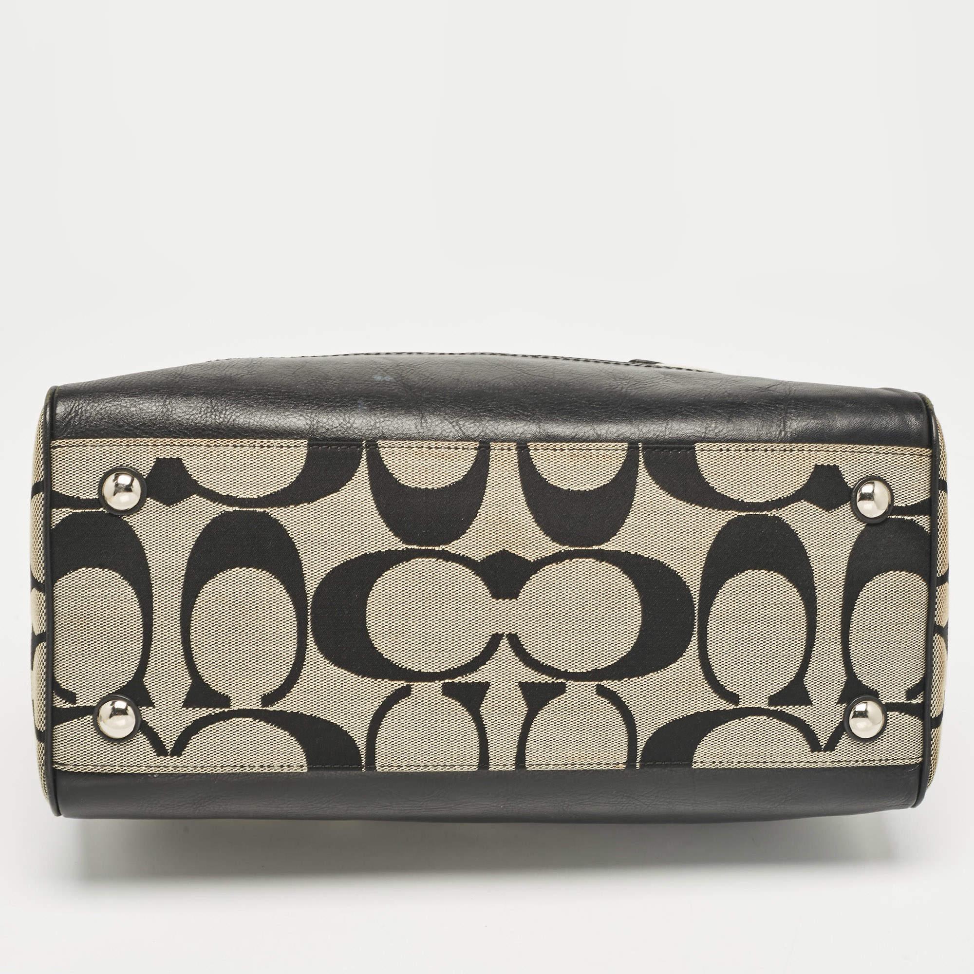 Coach Signature noire en toile et cuir Legacy Haley Satchel en vente 2