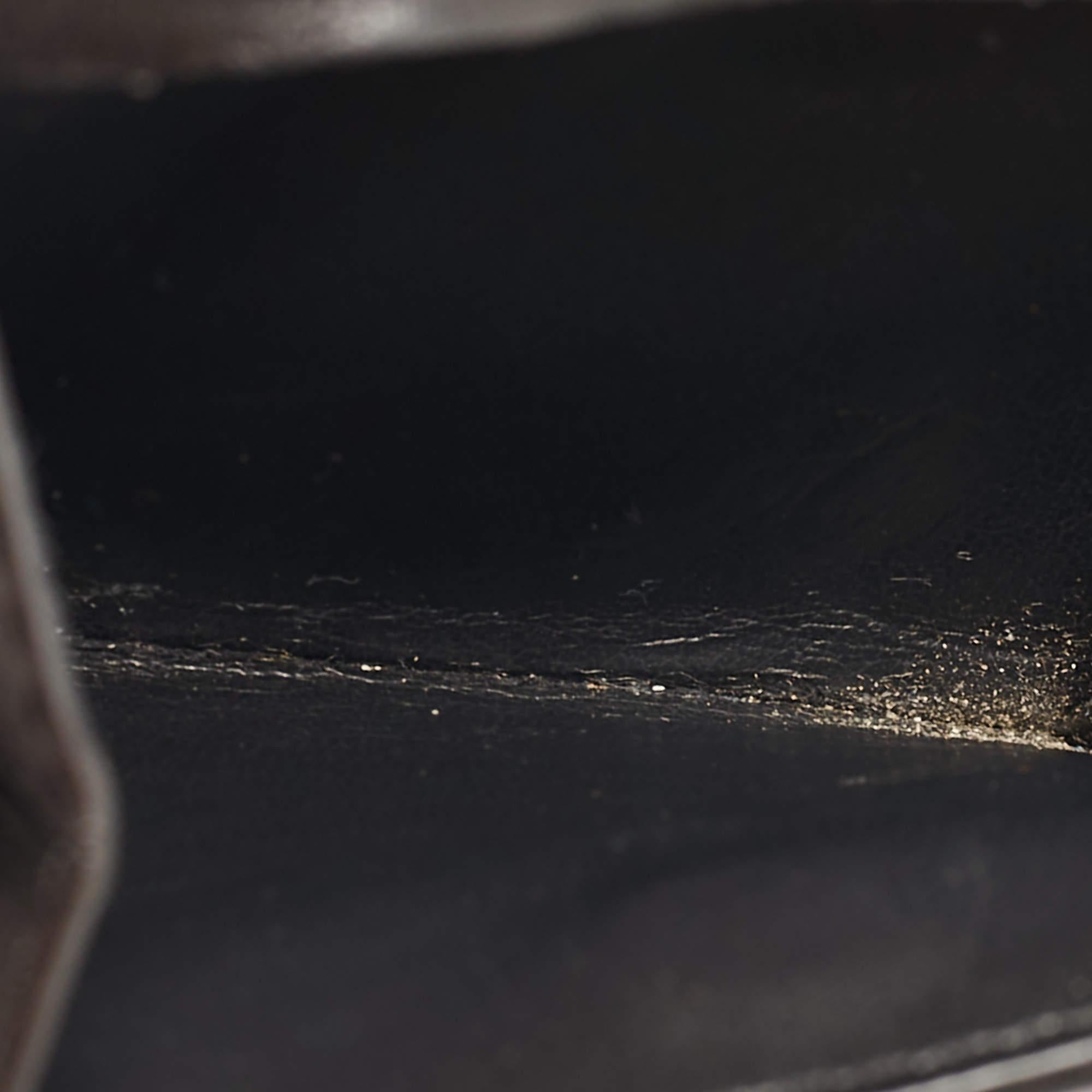 Coach Black Signature Embossed Leather Bifold Wallet In Fair Condition For Sale In Dubai, Al Qouz 2